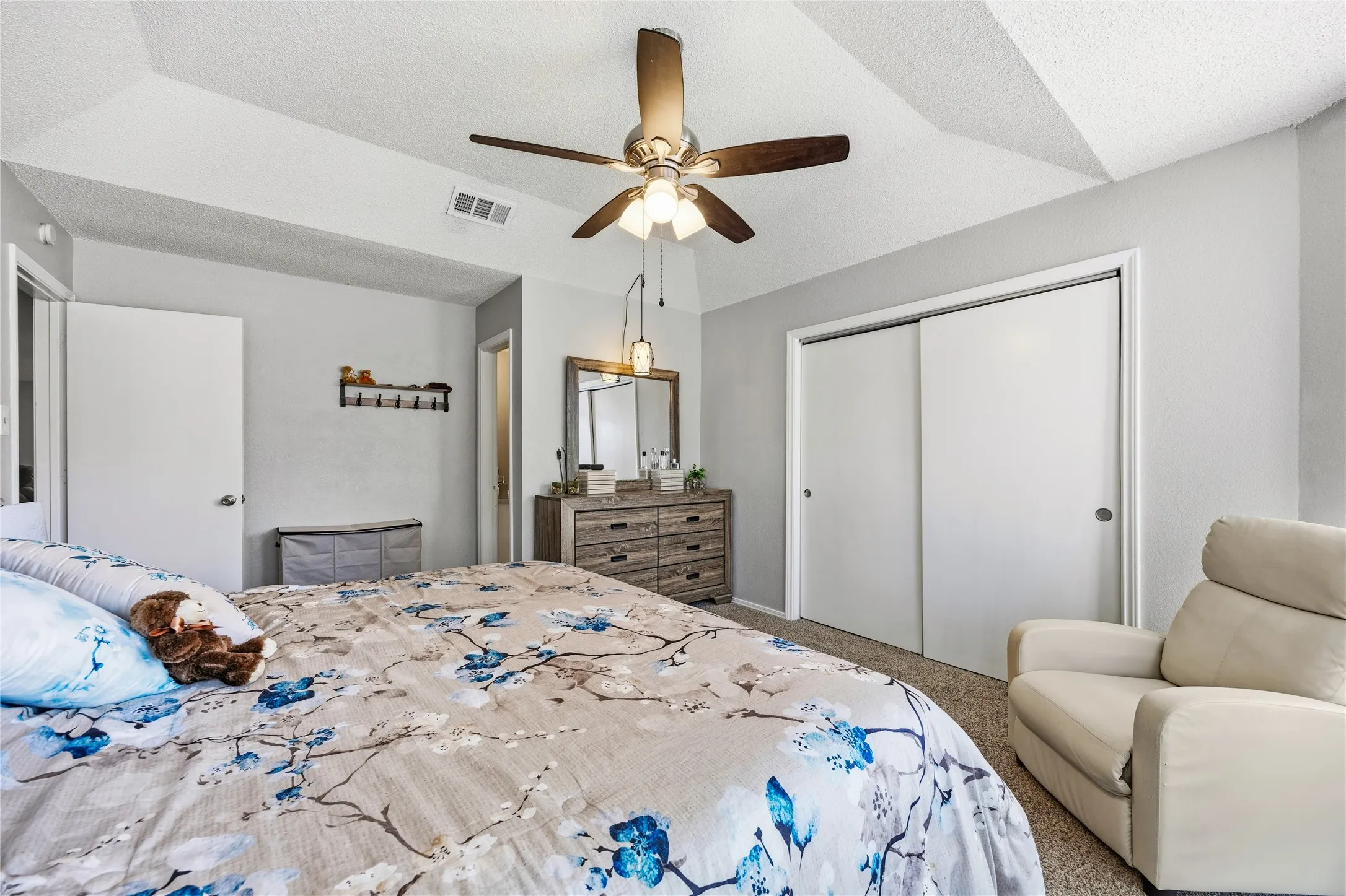 Single Family Residence For Sale in Tarrant County , 4787 Wineberry Drive, Fort Worth, Texas 76137, 4 Bedroom, 2 Bathroom, 2 Garage spaces, 1,692 Sqft, built in 1986, mls#21351052, Real Estate Agent in Fort Worth, Homes For Sale in Tarrant county, Homes For Sale in Fort Worth, Realtor in Fort Worth Texas, Real Estate Brokerage Independent Realty Texas, Luminita Cordes Realtor