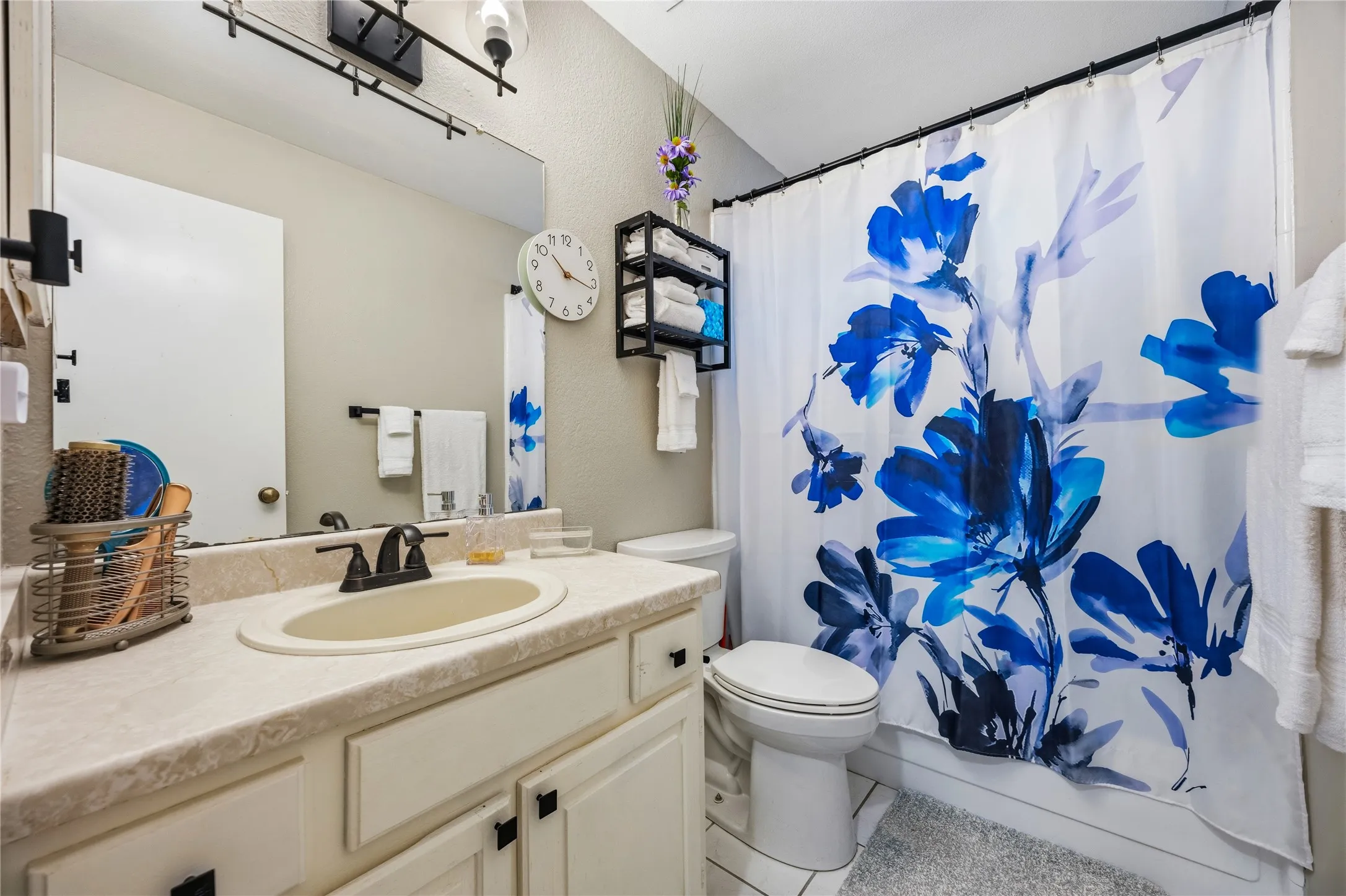 Single Family Residence For Sale in Tarrant County , 4787 Wineberry Drive, Fort Worth, Texas 76137, 4 Bedroom, 2 Bathroom, 2 Garage spaces, 1,692 Sqft, built in 1986, mls#21351052, Real Estate Agent in Fort Worth, Homes For Sale in Tarrant county, Homes For Sale in Fort Worth, Realtor in Fort Worth Texas, Real Estate Brokerage Independent Realty Texas, Luminita Cordes Realtor