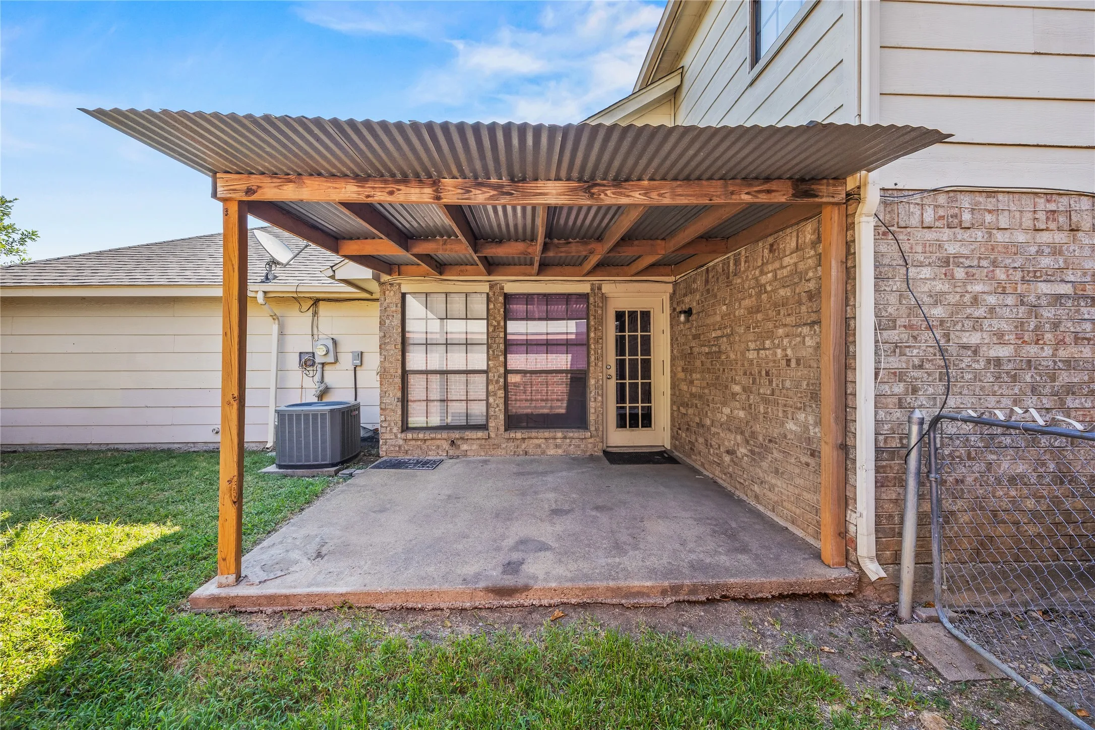 Single Family Residence For Sale in Tarrant County , 4787 Wineberry Drive, Fort Worth, Texas 76137, 4 Bedroom, 2 Bathroom, 2 Garage spaces, 1,692 Sqft, built in 1986, mls#21351052, Real Estate Agent in Fort Worth, Homes For Sale in Tarrant county, Homes For Sale in Fort Worth, Realtor in Fort Worth Texas, Real Estate Brokerage Independent Realty Texas, Luminita Cordes Realtor
