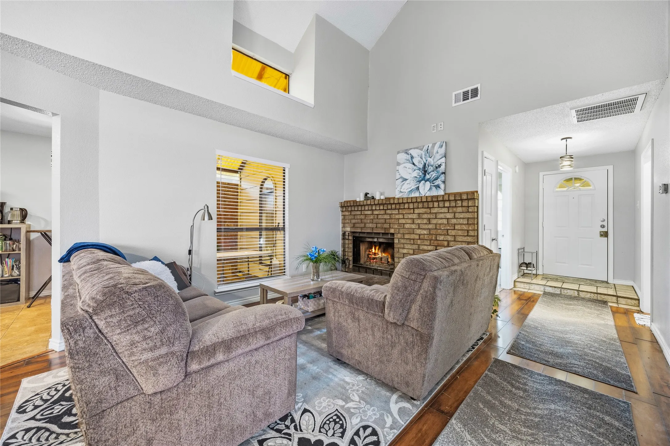 Single Family Residence For Sale in Tarrant County , 4787 Wineberry Drive, Fort Worth, Texas 76137, 4 Bedroom, 2 Bathroom, 2 Garage spaces, 1,692 Sqft, built in 1986, mls#21351052, Real Estate Agent in Fort Worth, Homes For Sale in Tarrant county, Homes For Sale in Fort Worth, Realtor in Fort Worth Texas, Real Estate Brokerage Independent Realty Texas, Luminita Cordes Realtor