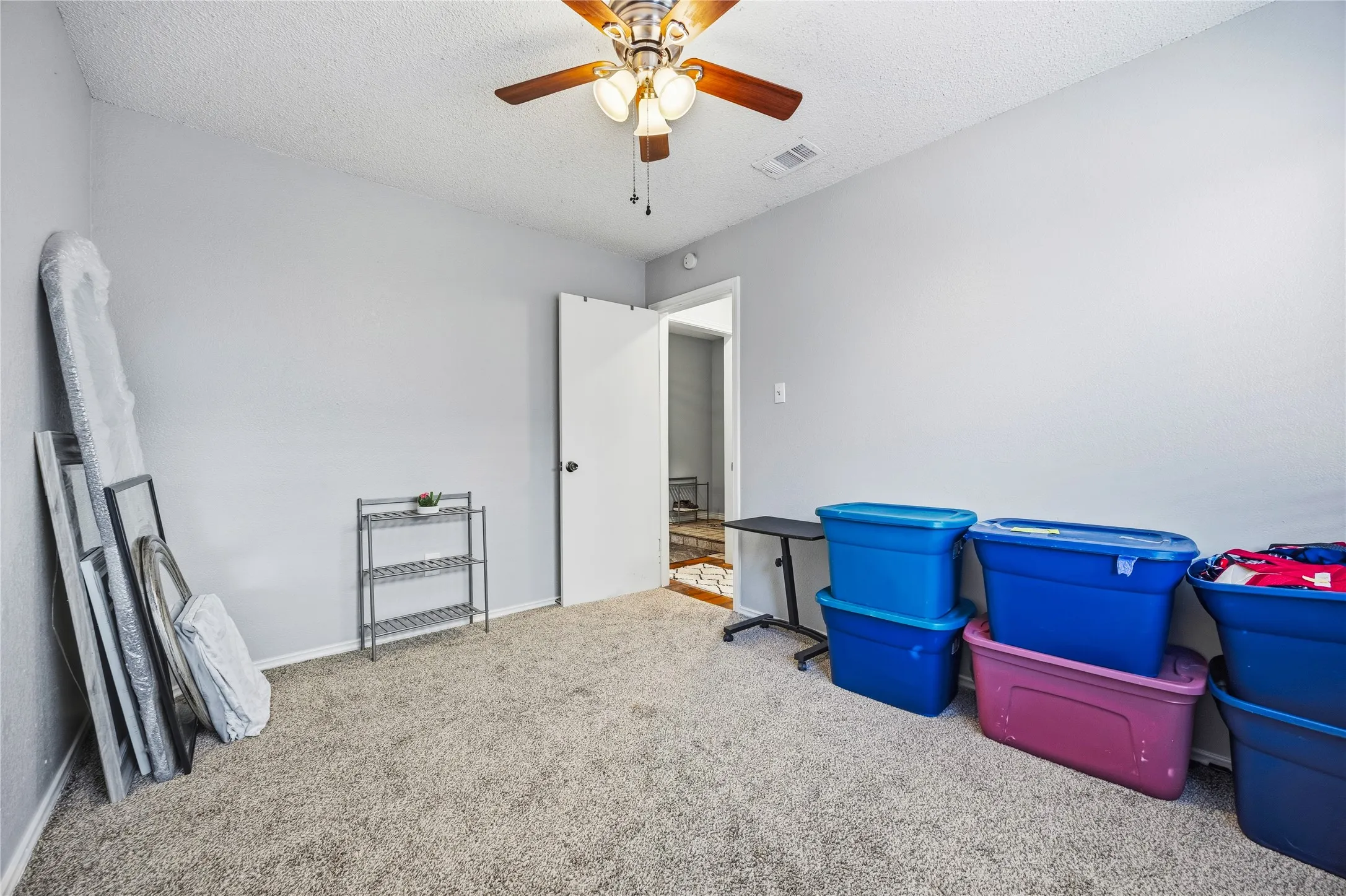 Single Family Residence For Sale in Tarrant County , 4787 Wineberry Drive, Fort Worth, Texas 76137, 4 Bedroom, 2 Bathroom, 2 Garage spaces, 1,692 Sqft, built in 1986, mls#21351052, Real Estate Agent in Fort Worth, Homes For Sale in Tarrant county, Homes For Sale in Fort Worth, Realtor in Fort Worth Texas, Real Estate Brokerage Independent Realty Texas, Luminita Cordes Realtor