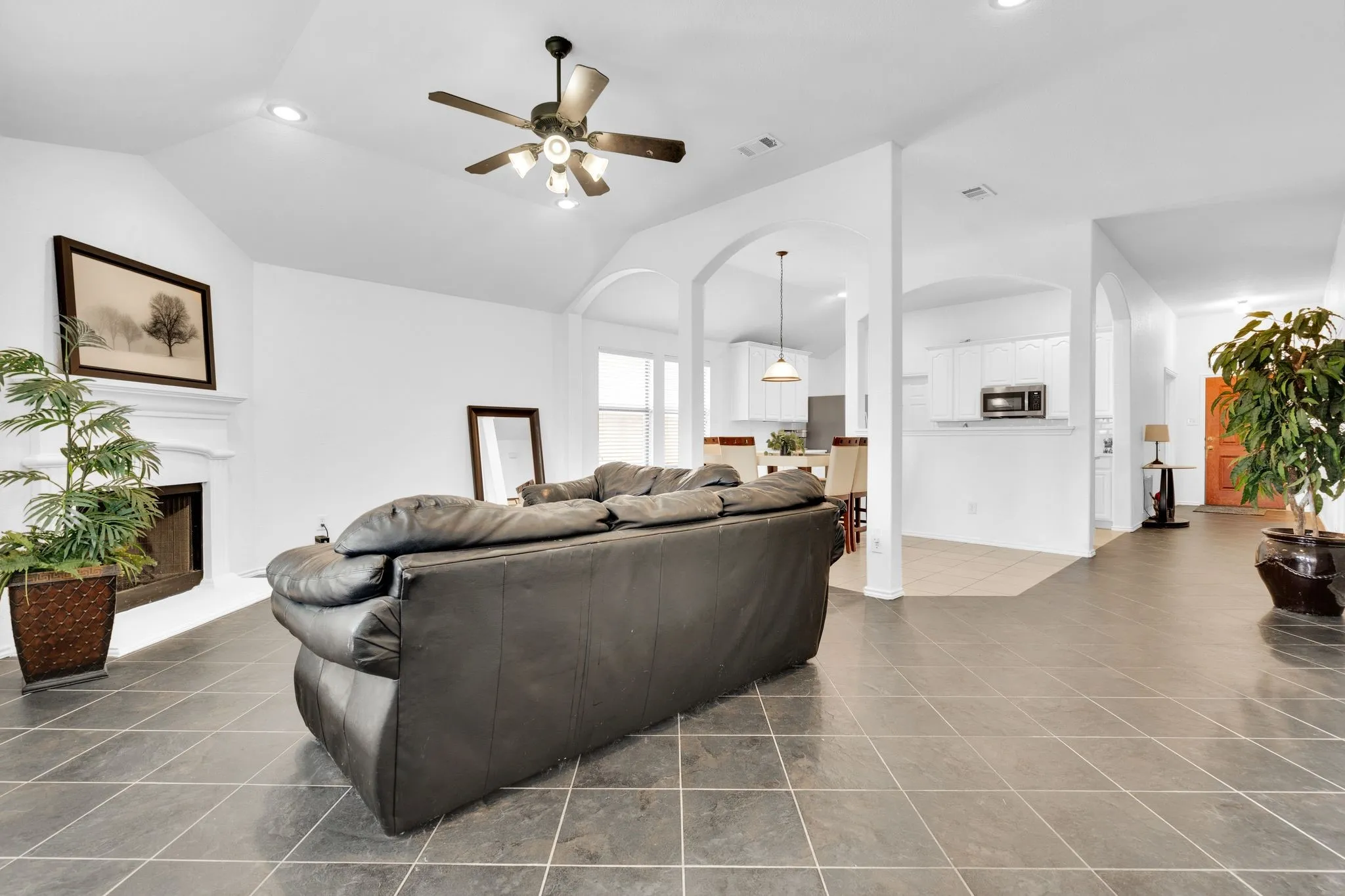Single Family Residence For Sale in Tarrant County , 3908 Cloud Cover Road, Fort Worth, Texas 76262, 4 Bedroom, 2 Bathroom, 2 Garage spaces, 1,766 Sqft, built in 2008, mls#21351449, Real Estate Agent in Fort Worth, Homes For Sale in Tarrant county, Homes For Sale in Fort Worth, Realtor in Fort Worth Texas, Real Estate Brokerage Independent Realty Texas, Luminita Cordes Realtor