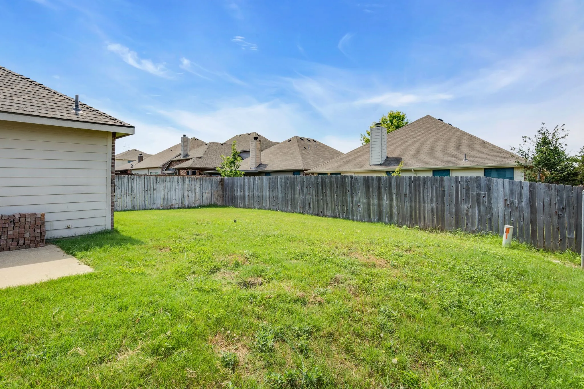 Single Family Residence For Sale in Tarrant County , 3908 Cloud Cover Road, Fort Worth, Texas 76262, 4 Bedroom, 2 Bathroom, 2 Garage spaces, 1,766 Sqft, built in 2008, mls#21351449, Real Estate Agent in Fort Worth, Homes For Sale in Tarrant county, Homes For Sale in Fort Worth, Realtor in Fort Worth Texas, Real Estate Brokerage Independent Realty Texas, Luminita Cordes Realtor