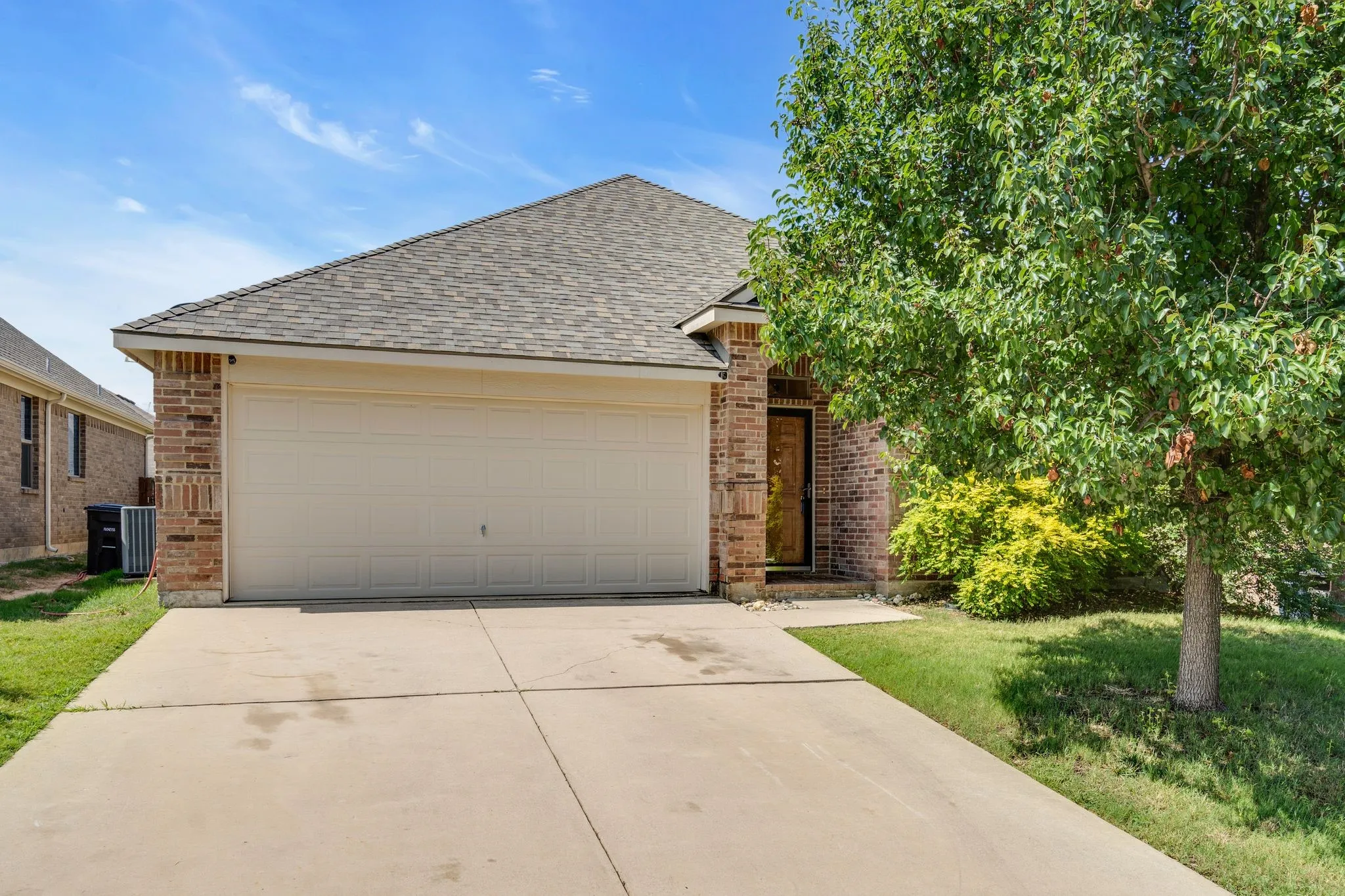 Single Family Residence For Sale in Tarrant County , 3908 Cloud Cover Road, Fort Worth, Texas 76262, 4 Bedroom, 2 Bathroom, 2 Garage spaces, 1,766 Sqft, built in 2008, mls#21351449, Real Estate Agent in Fort Worth, Homes For Sale in Tarrant county, Homes For Sale in Fort Worth, Realtor in Fort Worth Texas, Real Estate Brokerage Independent Realty Texas, Luminita Cordes Realtor