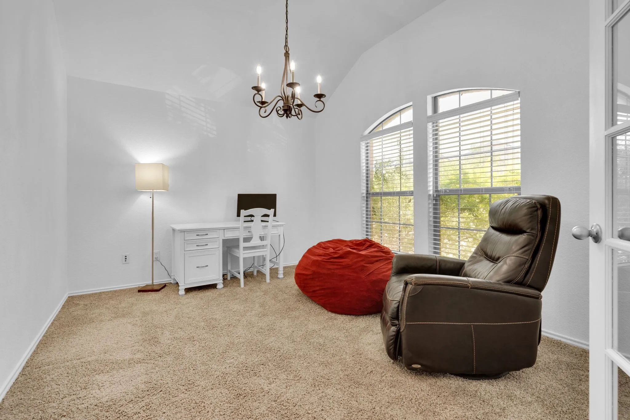 Single Family Residence For Sale in Tarrant County , 3908 Cloud Cover Road, Fort Worth, Texas 76262, 4 Bedroom, 2 Bathroom, 2 Garage spaces, 1,766 Sqft, built in 2008, mls#21351449, Real Estate Agent in Fort Worth, Homes For Sale in Tarrant county, Homes For Sale in Fort Worth, Realtor in Fort Worth Texas, Real Estate Brokerage Independent Realty Texas, Luminita Cordes Realtor