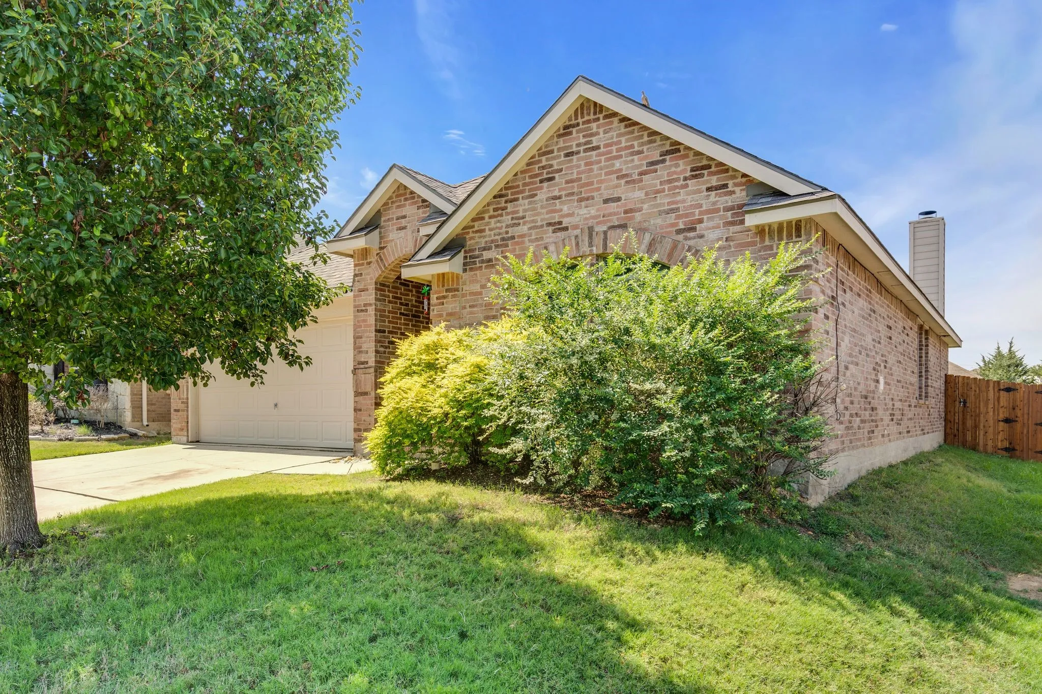 Single Family Residence For Sale in Tarrant County , 3908 Cloud Cover Road, Fort Worth, Texas 76262, 4 Bedroom, 2 Bathroom, 2 Garage spaces, 1,766 Sqft, built in 2008, mls#21351449, Real Estate Agent in Fort Worth, Homes For Sale in Tarrant county, Homes For Sale in Fort Worth, Realtor in Fort Worth Texas, Real Estate Brokerage Independent Realty Texas, Luminita Cordes Realtor
