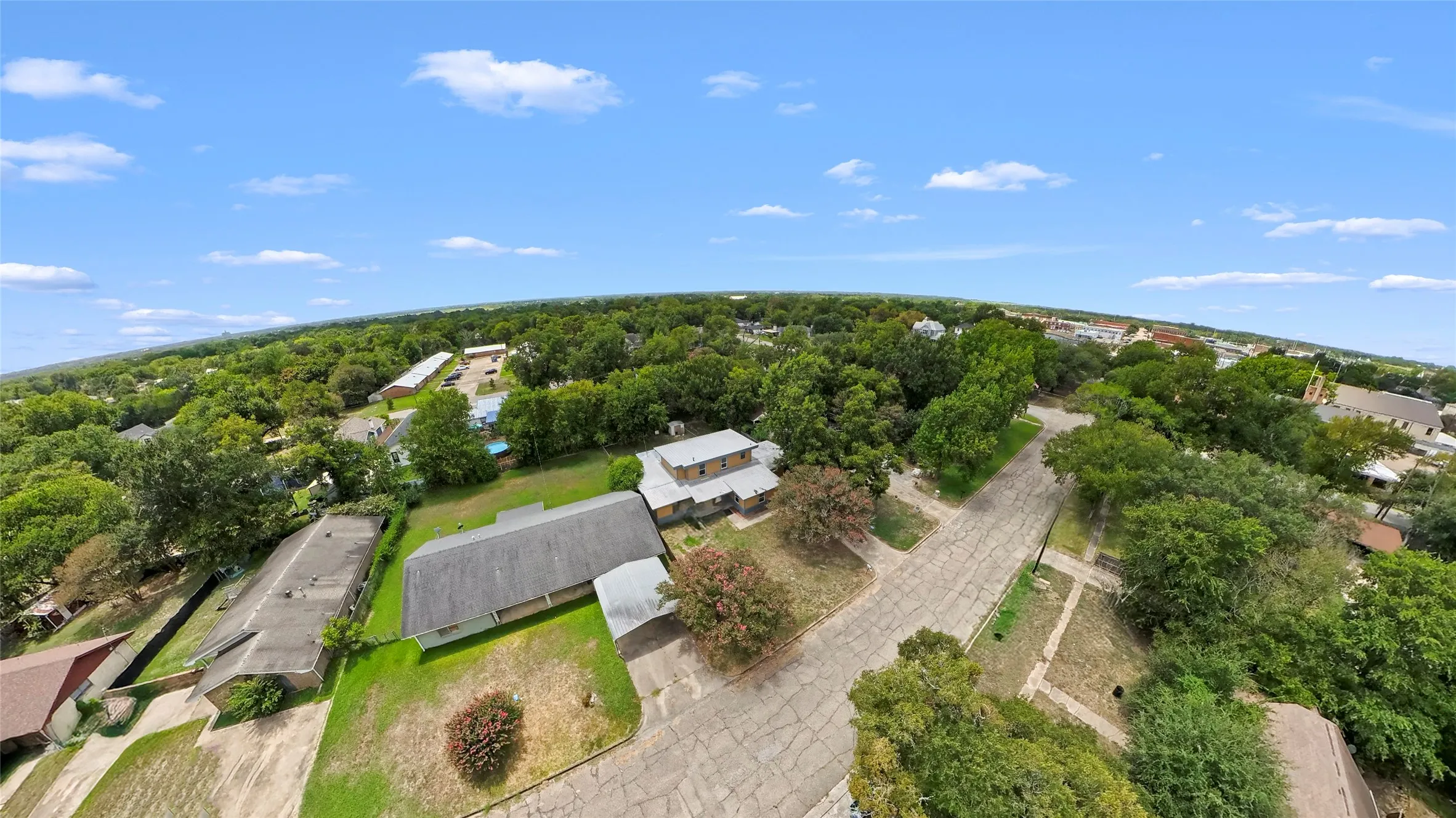 Single Family Residence For Sale in Limestone County , 708 E COMMERCE, Mexia, Texas 76667, 5 Bedroom, 3 Bathroom, Garage spaces, 2,382 Sqft, built in 1959, mls#21351481, Real Estate Agent in Mexia, Homes For Sale in Limestone county, Homes For Sale in Mexia, Realtor in Mexia Texas, Real Estate Brokerage Independent Realty Texas, Luminita Cordes Realtor