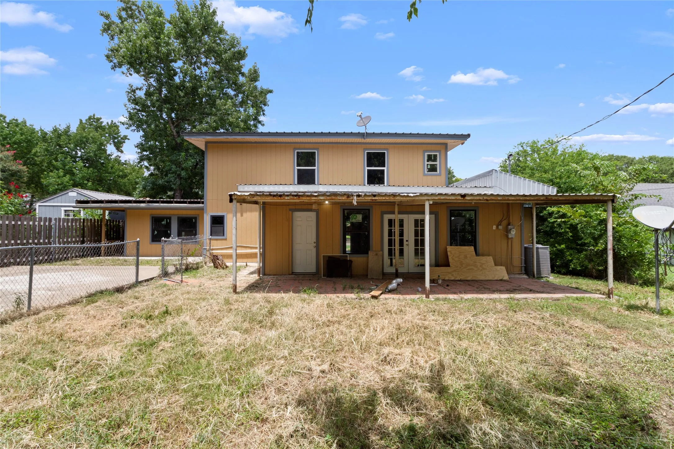 Single Family Residence For Sale in Limestone County , 708 E COMMERCE, Mexia, Texas 76667, 5 Bedroom, 3 Bathroom, Garage spaces, 2,382 Sqft, built in 1959, mls#21351481, Real Estate Agent in Mexia, Homes For Sale in Limestone county, Homes For Sale in Mexia, Realtor in Mexia Texas, Real Estate Brokerage Independent Realty Texas, Luminita Cordes Realtor
