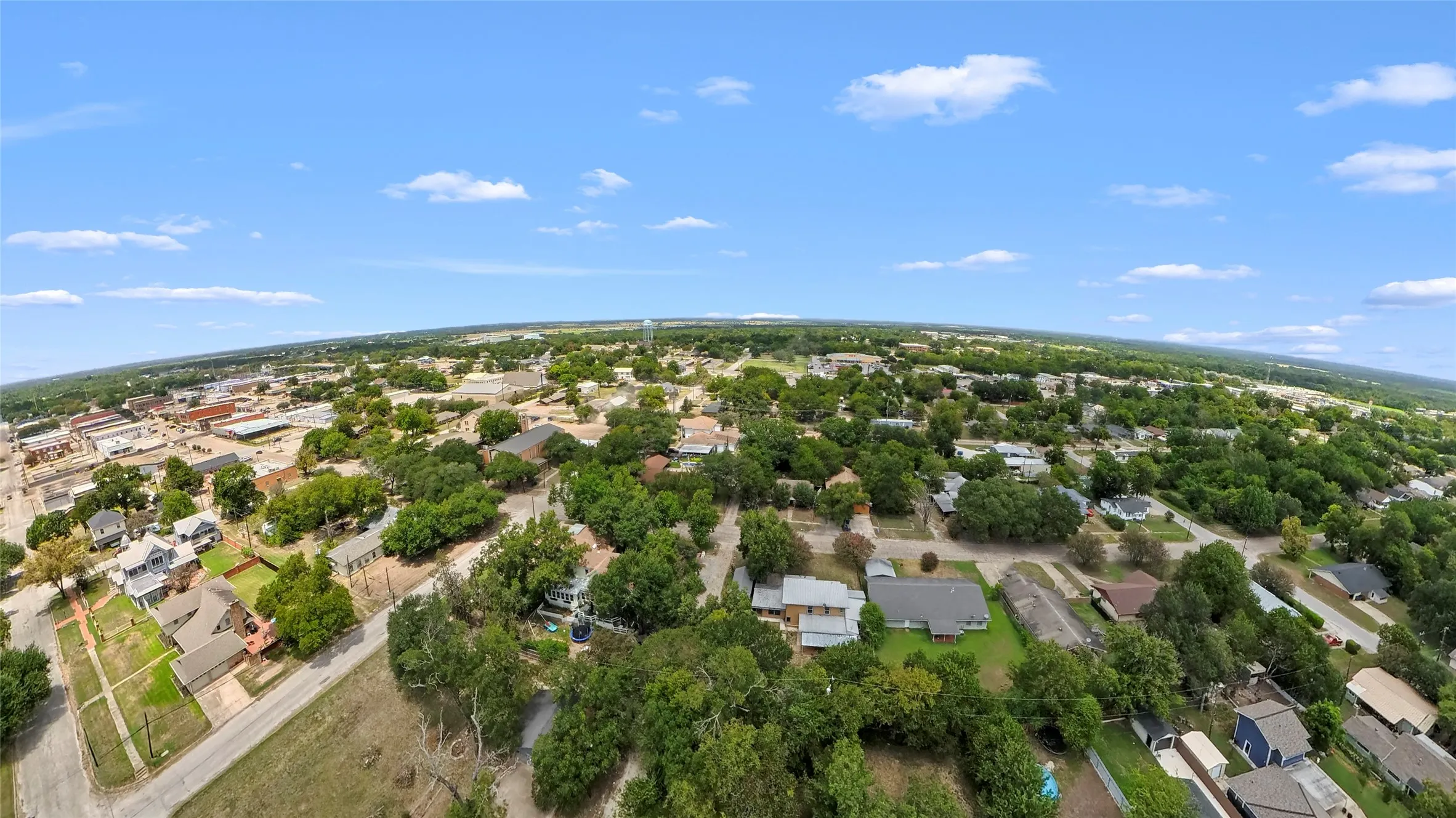 Single Family Residence For Sale in Limestone County , 708 E COMMERCE, Mexia, Texas 76667, 5 Bedroom, 3 Bathroom, Garage spaces, 2,382 Sqft, built in 1959, mls#21351481, Real Estate Agent in Mexia, Homes For Sale in Limestone county, Homes For Sale in Mexia, Realtor in Mexia Texas, Real Estate Brokerage Independent Realty Texas, Luminita Cordes Realtor