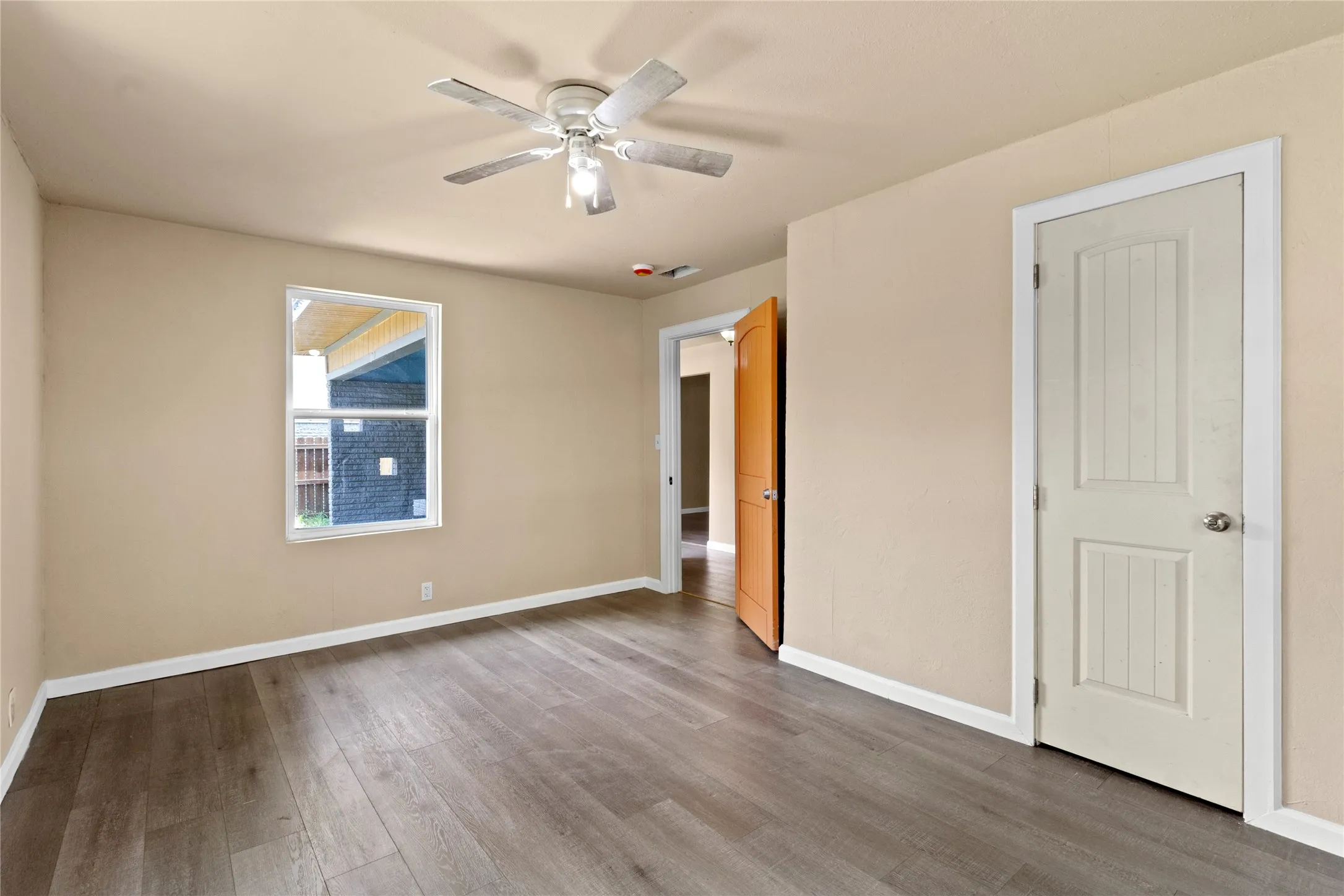 Single Family Residence For Sale in Limestone County , 708 E COMMERCE, Mexia, Texas 76667, 5 Bedroom, 3 Bathroom, Garage spaces, 2,382 Sqft, built in 1959, mls#21351481, Real Estate Agent in Mexia, Homes For Sale in Limestone county, Homes For Sale in Mexia, Realtor in Mexia Texas, Real Estate Brokerage Independent Realty Texas, Luminita Cordes Realtor
