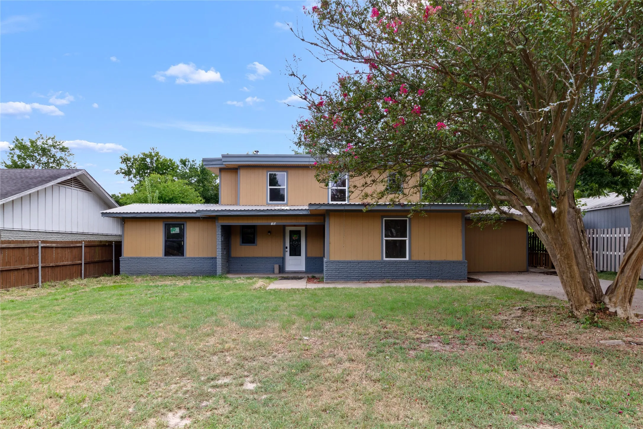 Single Family Residence For Sale in Limestone County , 708 E COMMERCE, Mexia, Texas 76667, 5 Bedroom, 3 Bathroom, Garage spaces, 2,382 Sqft, built in 1959, mls#21351481, Real Estate Agent in Mexia, Homes For Sale in Limestone county, Homes For Sale in Mexia, Realtor in Mexia Texas, Real Estate Brokerage Independent Realty Texas, Luminita Cordes Realtor