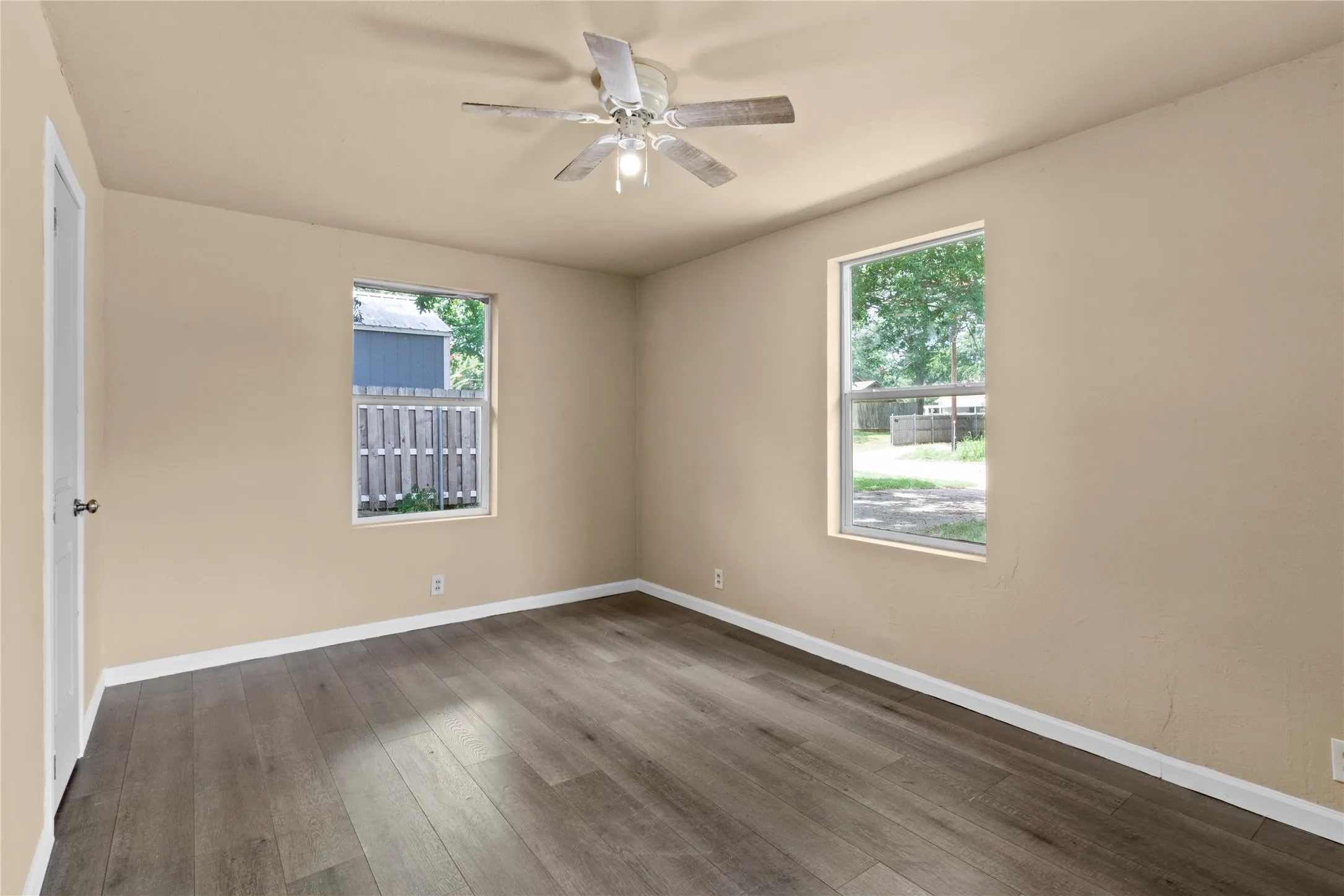 Single Family Residence For Sale in Limestone County , 708 E COMMERCE, Mexia, Texas 76667, 5 Bedroom, 3 Bathroom, Garage spaces, 2,382 Sqft, built in 1959, mls#21351481, Real Estate Agent in Mexia, Homes For Sale in Limestone county, Homes For Sale in Mexia, Realtor in Mexia Texas, Real Estate Brokerage Independent Realty Texas, Luminita Cordes Realtor
