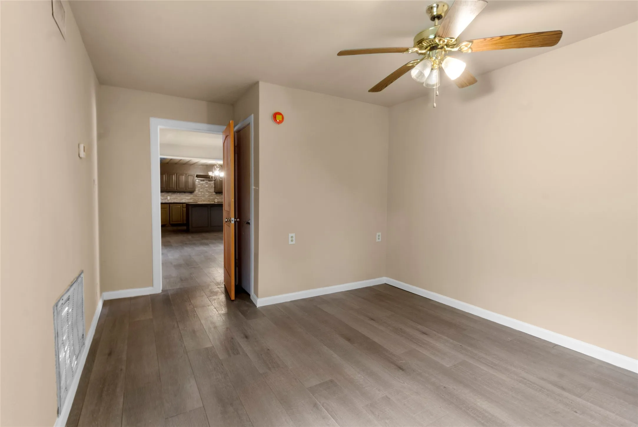 Single Family Residence For Sale in Limestone County , 708 E COMMERCE, Mexia, Texas 76667, 5 Bedroom, 3 Bathroom, Garage spaces, 2,382 Sqft, built in 1959, mls#21351481, Real Estate Agent in Mexia, Homes For Sale in Limestone county, Homes For Sale in Mexia, Realtor in Mexia Texas, Real Estate Brokerage Independent Realty Texas, Luminita Cordes Realtor