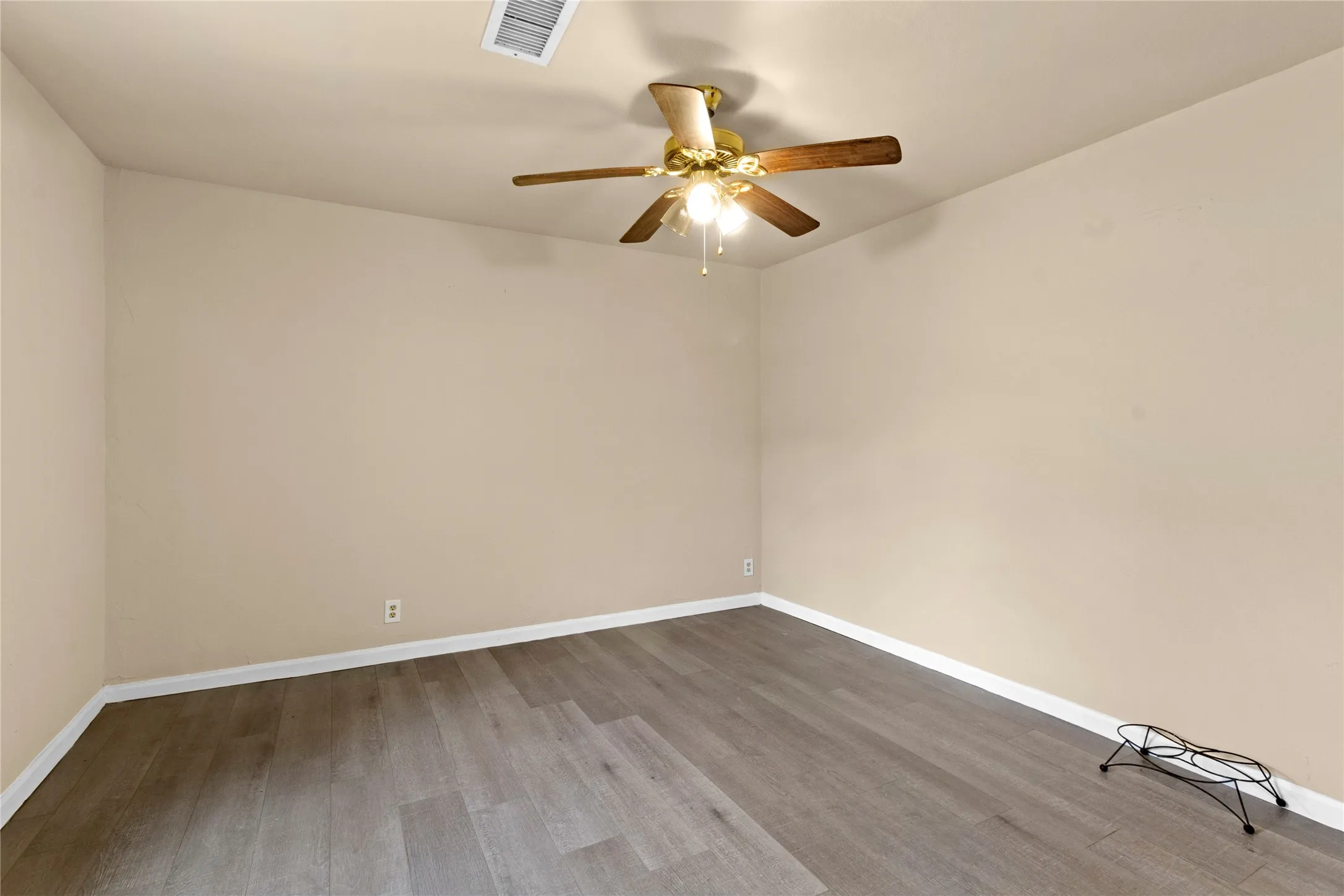 Single Family Residence For Sale in Limestone County , 708 E COMMERCE, Mexia, Texas 76667, 5 Bedroom, 3 Bathroom, Garage spaces, 2,382 Sqft, built in 1959, mls#21351481, Real Estate Agent in Mexia, Homes For Sale in Limestone county, Homes For Sale in Mexia, Realtor in Mexia Texas, Real Estate Brokerage Independent Realty Texas, Luminita Cordes Realtor