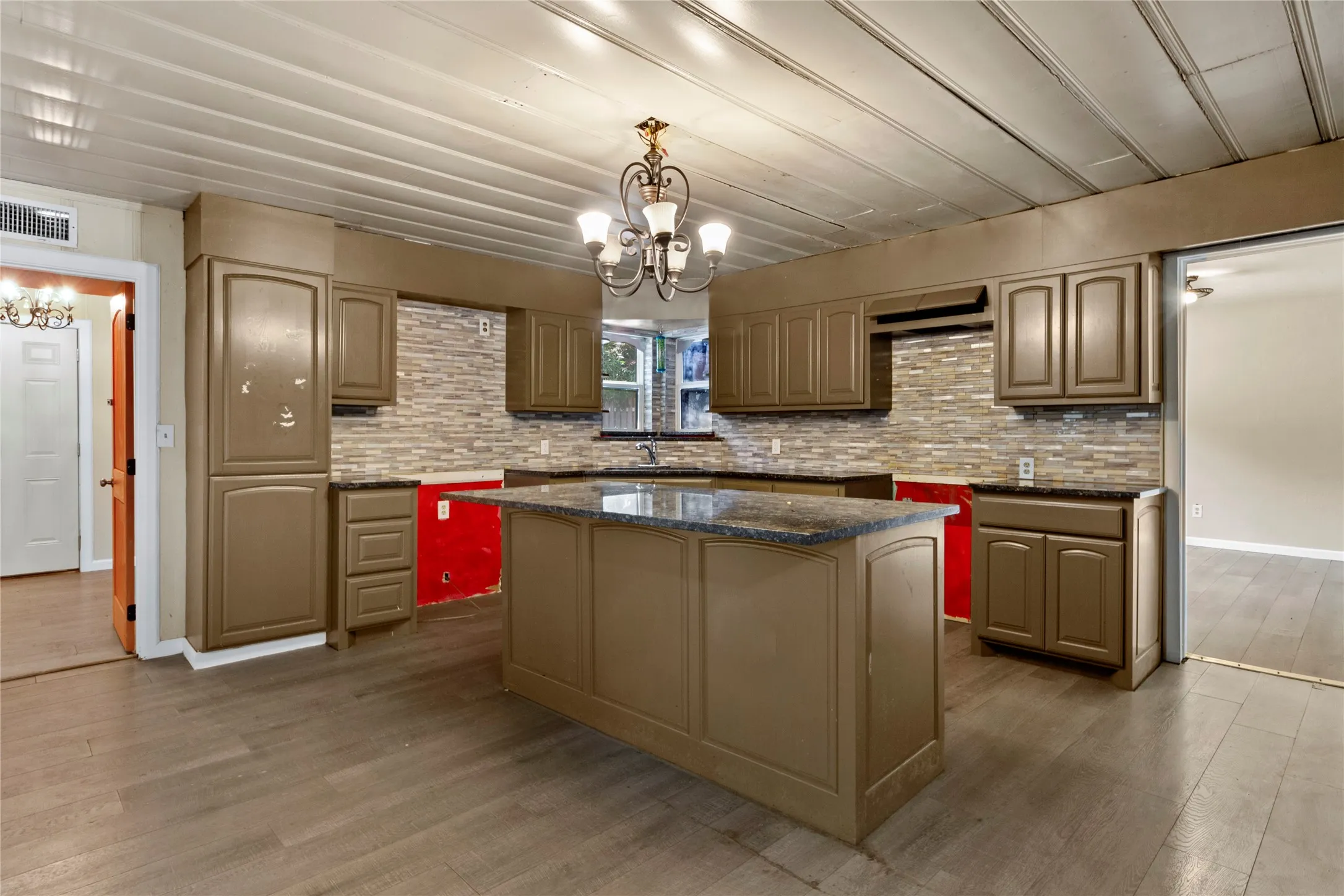 Single Family Residence For Sale in Limestone County , 708 E COMMERCE, Mexia, Texas 76667, 5 Bedroom, 3 Bathroom, Garage spaces, 2,382 Sqft, built in 1959, mls#21351481, Real Estate Agent in Mexia, Homes For Sale in Limestone county, Homes For Sale in Mexia, Realtor in Mexia Texas, Real Estate Brokerage Independent Realty Texas, Luminita Cordes Realtor