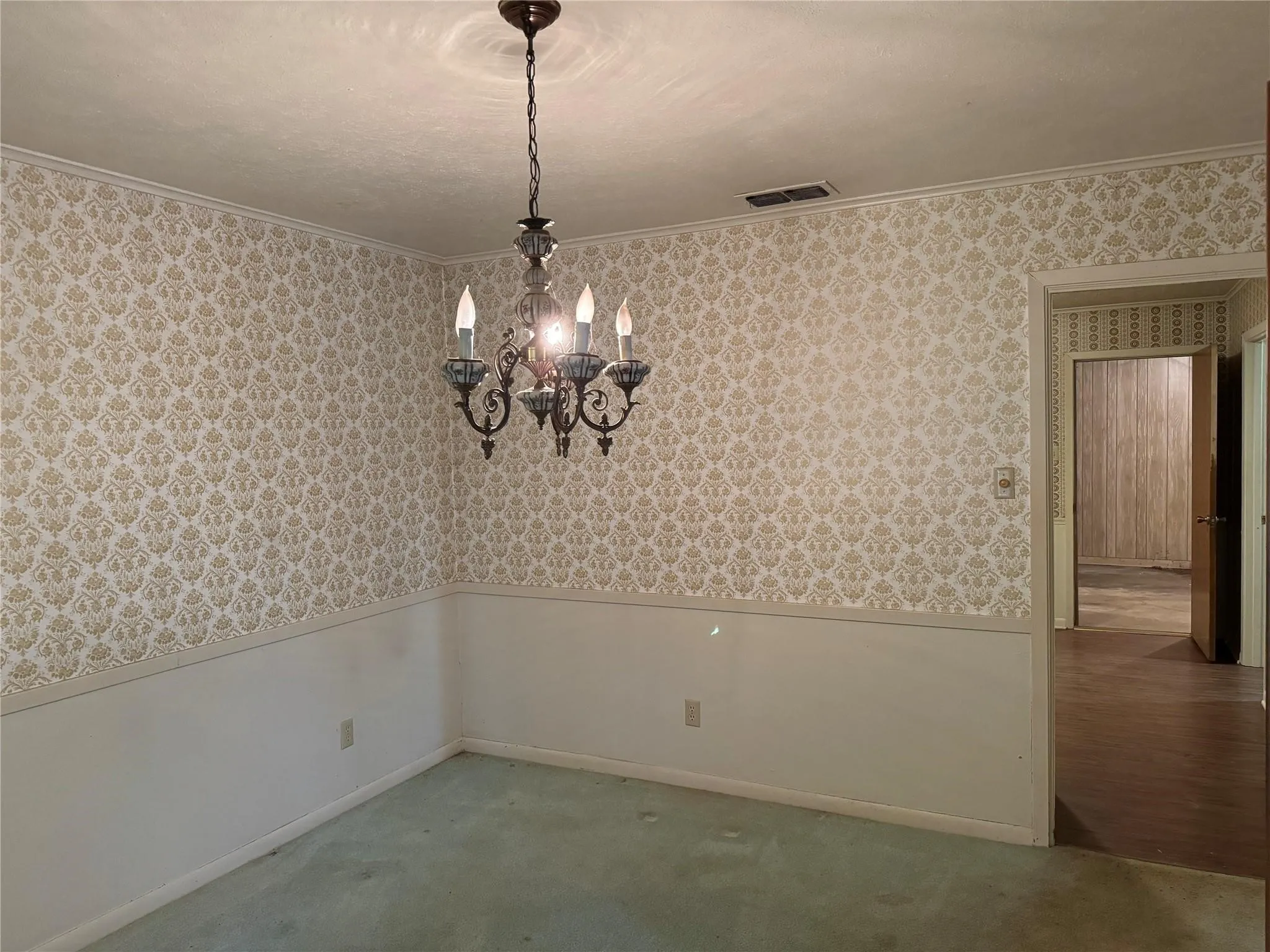 Single Family Residence For Sale in Navarro County , 208 SW 4th Street, Kerens, Texas 75144, 2 Bedroom, 2 Bathroom, 2 Garage spaces, 1,360 Sqft, built in 1978, Price $125,000, mls#21351501, Real Estate Agent in Kerens, Homes For Sale in Navarro county, Homes For Sale in Kerens, Realtor in Kerens Texas, Real Estate Brokerage Independent Realty Texas, Luminita Cordes Realtor