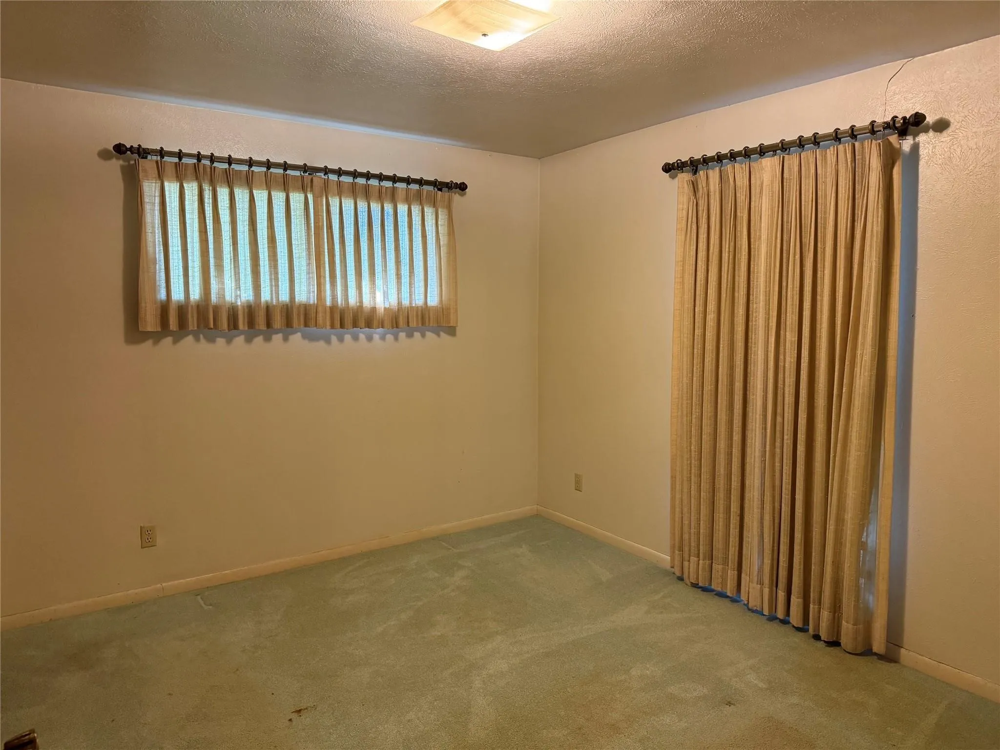 Single Family Residence For Sale in Navarro County , 208 SW 4th Street, Kerens, Texas 75144, 2 Bedroom, 2 Bathroom, 2 Garage spaces, 1,360 Sqft, built in 1978, Price $125,000, mls#21351501, Real Estate Agent in Kerens, Homes For Sale in Navarro county, Homes For Sale in Kerens, Realtor in Kerens Texas, Real Estate Brokerage Independent Realty Texas, Luminita Cordes Realtor