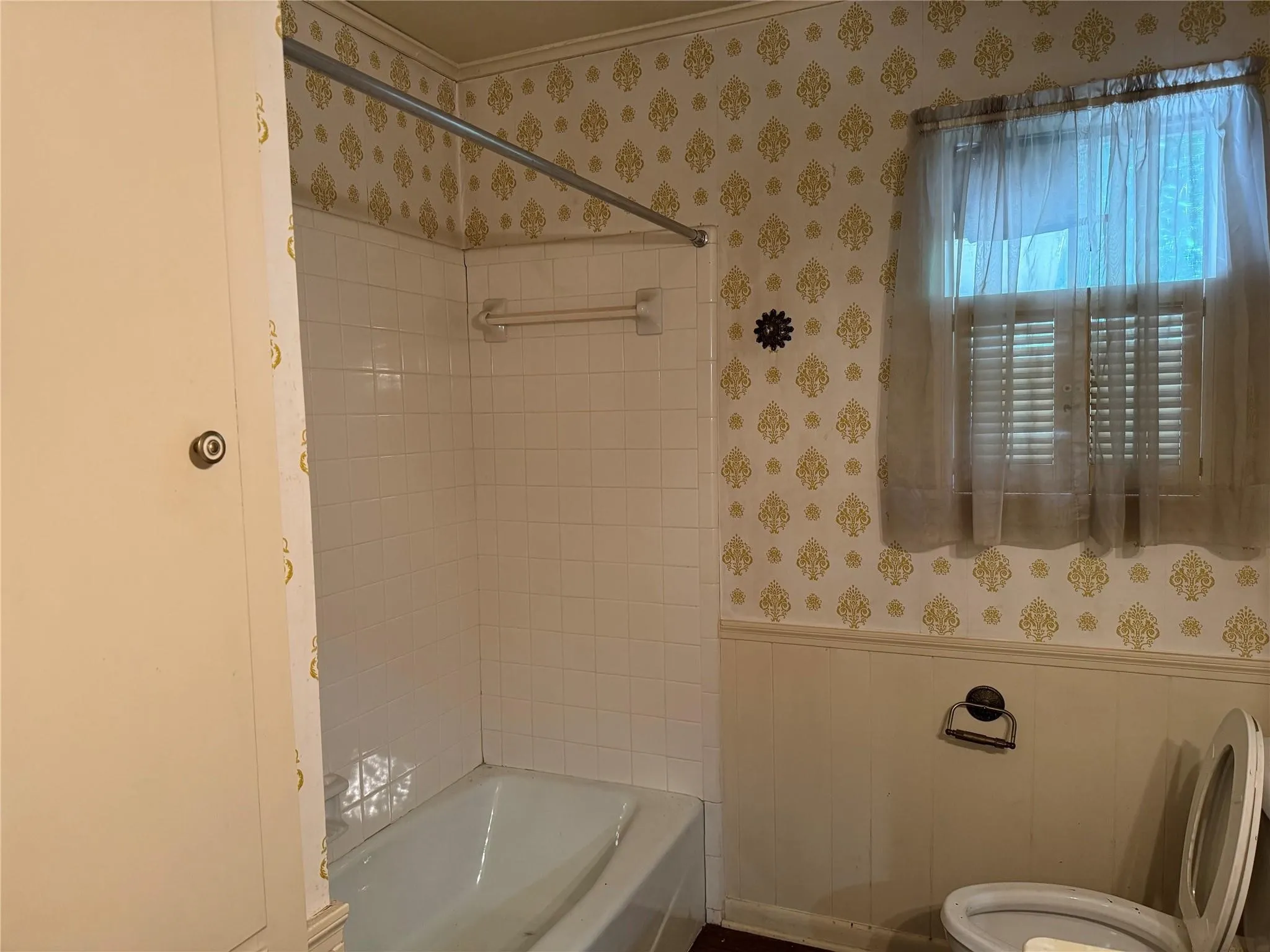 Single Family Residence For Sale in Navarro County , 208 SW 4th Street, Kerens, Texas 75144, 2 Bedroom, 2 Bathroom, 2 Garage spaces, 1,360 Sqft, built in 1978, Price $125,000, mls#21351501, Real Estate Agent in Kerens, Homes For Sale in Navarro county, Homes For Sale in Kerens, Realtor in Kerens Texas, Real Estate Brokerage Independent Realty Texas, Luminita Cordes Realtor