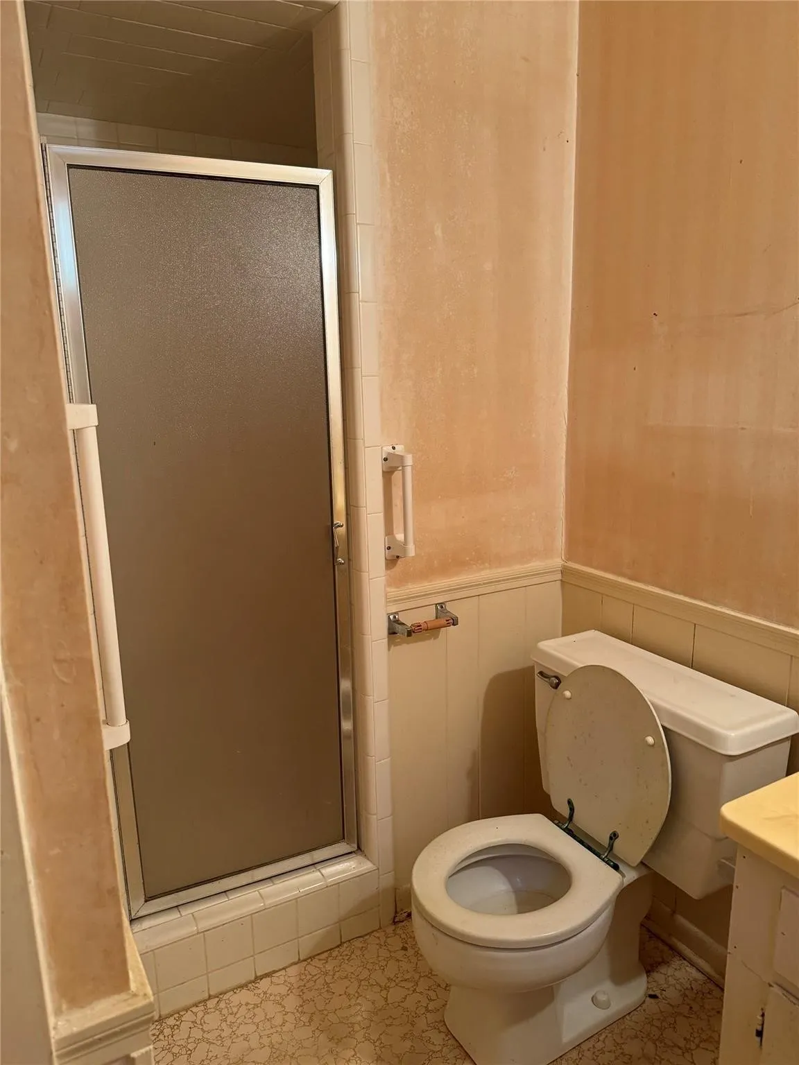 Single Family Residence For Sale in Navarro County , 208 SW 4th Street, Kerens, Texas 75144, 2 Bedroom, 2 Bathroom, 2 Garage spaces, 1,360 Sqft, built in 1978, Price $125,000, mls#21351501, Real Estate Agent in Kerens, Homes For Sale in Navarro county, Homes For Sale in Kerens, Realtor in Kerens Texas, Real Estate Brokerage Independent Realty Texas, Luminita Cordes Realtor