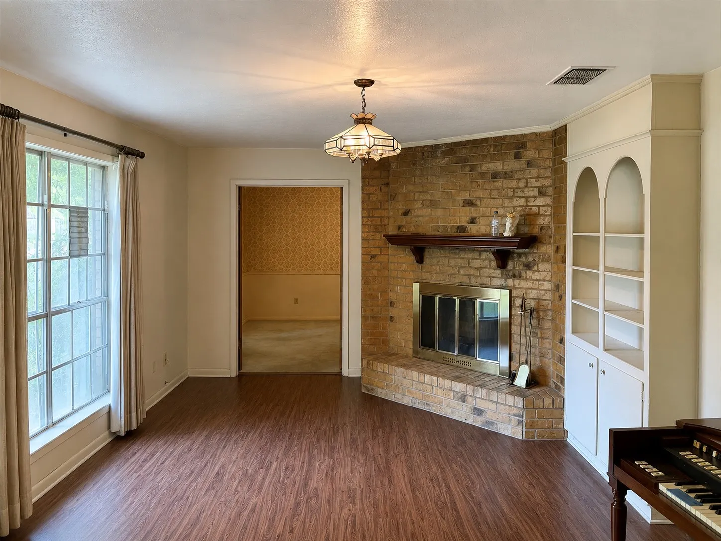 Single Family Residence For Sale in Navarro County , 208 SW 4th Street, Kerens, Texas 75144, 2 Bedroom, 2 Bathroom, 2 Garage spaces, 1,360 Sqft, built in 1978, Price $125,000, mls#21351501, Real Estate Agent in Kerens, Homes For Sale in Navarro county, Homes For Sale in Kerens, Realtor in Kerens Texas, Real Estate Brokerage Independent Realty Texas, Luminita Cordes Realtor