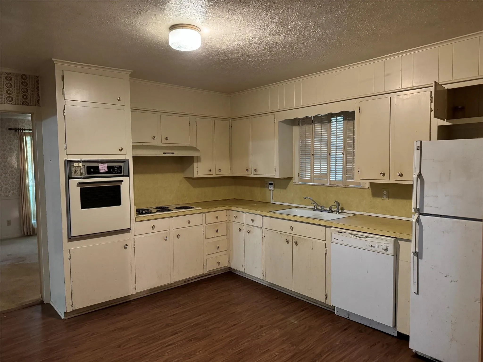 Single Family Residence For Sale in Navarro County , 208 SW 4th Street, Kerens, Texas 75144, 2 Bedroom, 2 Bathroom, 2 Garage spaces, 1,360 Sqft, built in 1978, Price $125,000, mls#21351501, Real Estate Agent in Kerens, Homes For Sale in Navarro county, Homes For Sale in Kerens, Realtor in Kerens Texas, Real Estate Brokerage Independent Realty Texas, Luminita Cordes Realtor