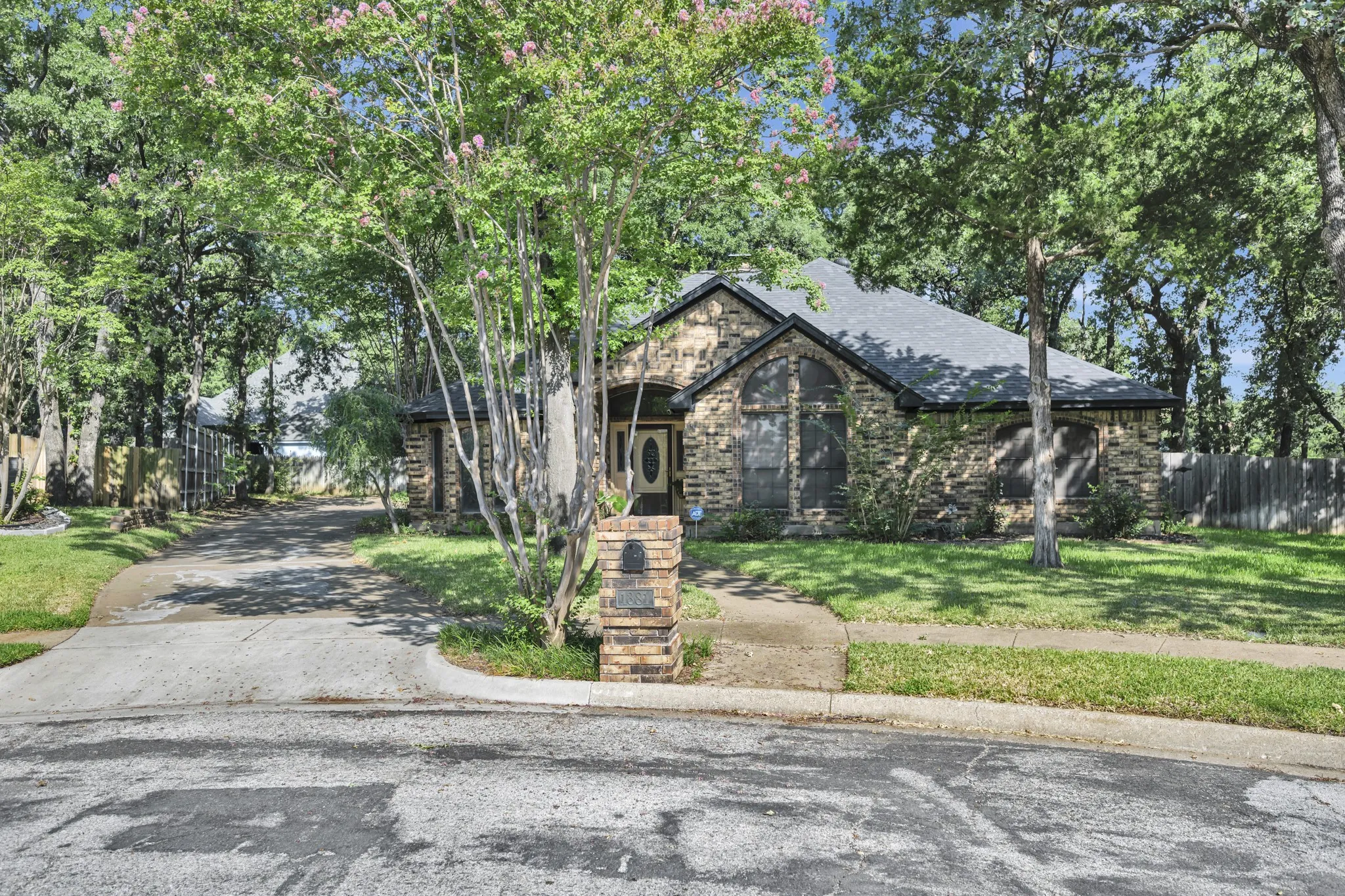 Single Family Residence For Sale in Tarrant County , 1381 Sweetgum Circle, Keller, Texas 76248, 3 Bedroom, 2 Bathroom, 2 Garage spaces, 2,250 Sqft, built in 1987, mls#21290903, Real Estate Agent in Keller, Homes For Sale in Tarrant county, Homes For Sale in Keller, Realtor in Keller Texas, Real Estate Brokerage Independent Realty Texas, Luminita Cordes Realtor
