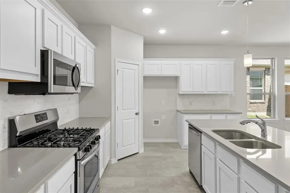 Single Family Residence For Sale in Tarrant County , 2845 Rose Heath Lane, Fort Worth, Texas 76108, 4 Bedroom, 3 Bathroom, 2 Garage spaces, 2,496 Sqft, built in 2022, mls#21351132, Real Estate Agent in Fort Worth, Homes For Sale in Tarrant county, Homes For Sale in Fort Worth, Realtor in Fort Worth Texas, Real Estate Brokerage Independent Realty Texas, Luminita Cordes Realtor