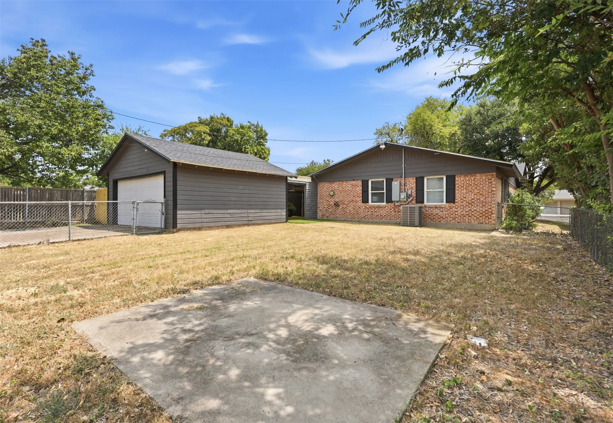 Single Family Residence For Sale in Dallas County , 12319 Sunland Street, Dallas, Texas 75218, 3 Bedroom, 3 Bathroom, 2 Garage spaces, 1,669 Sqft, built in 1962, mls#21339057, Real Estate Agent in Dallas, Homes For Sale in Dallas county, Homes For Sale in Dallas, Realtor in Dallas Texas, Real Estate Brokerage Independent Realty Texas, Luminita Cordes Realtor