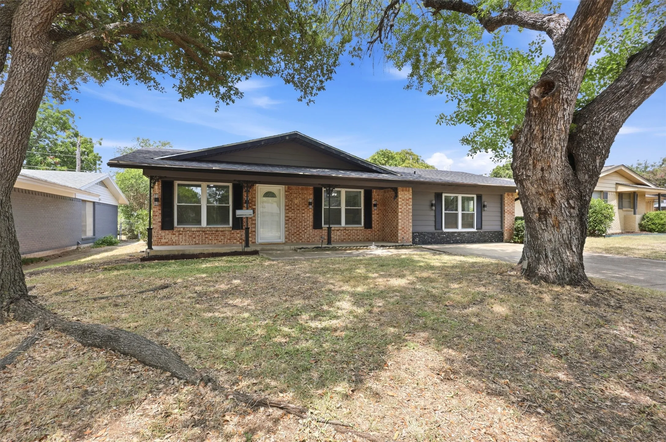 Single Family Residence For Sale in Dallas County , 12319 Sunland Street, Dallas, Texas 75218, 3 Bedroom, 3 Bathroom, 2 Garage spaces, 1,669 Sqft, built in 1962, mls#21339057, Real Estate Agent in Dallas, Homes For Sale in Dallas county, Homes For Sale in Dallas, Realtor in Dallas Texas, Real Estate Brokerage Independent Realty Texas, Luminita Cordes Realtor