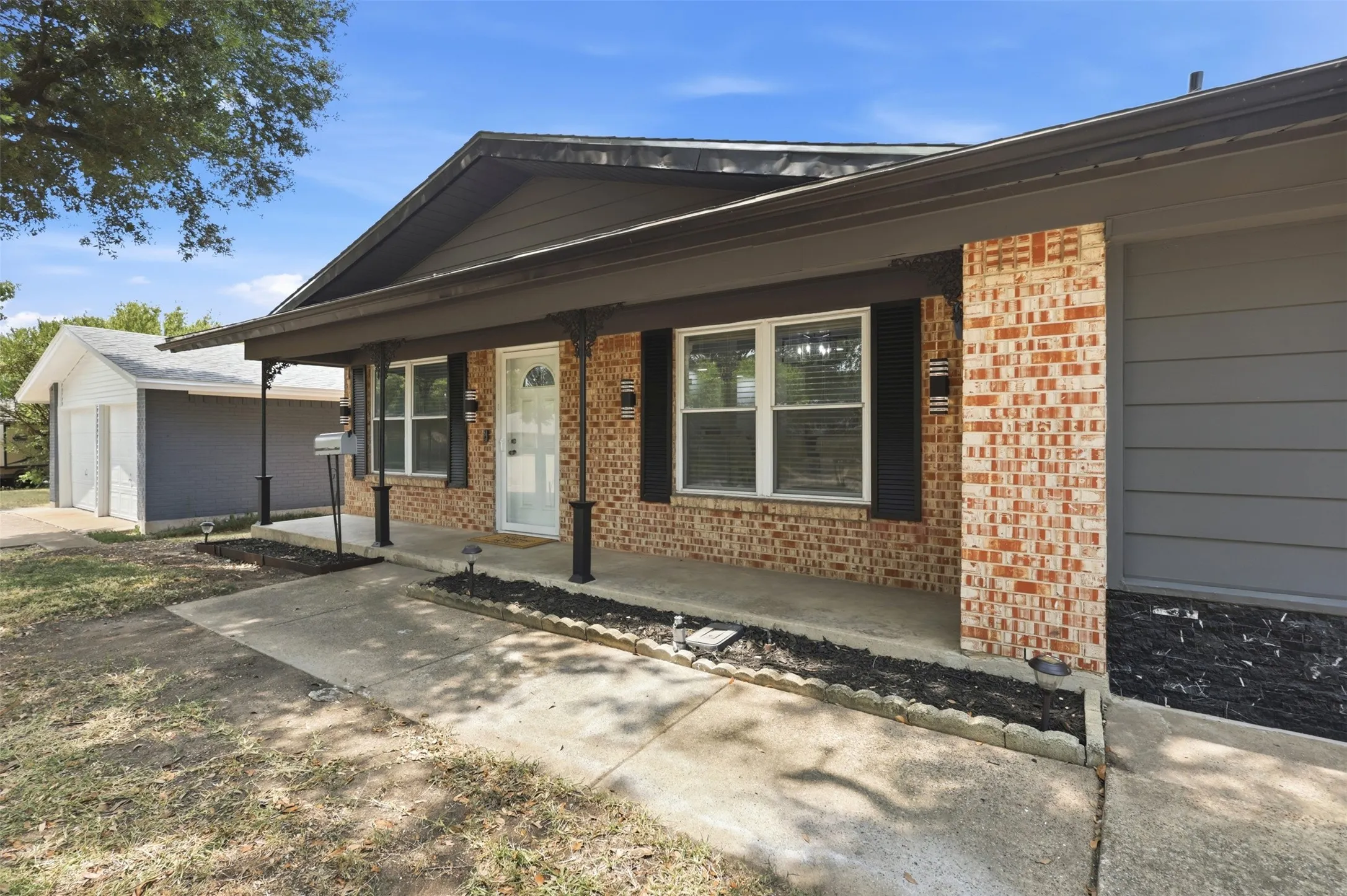 Single Family Residence For Sale in Dallas County , 12319 Sunland Street, Dallas, Texas 75218, 3 Bedroom, 3 Bathroom, 2 Garage spaces, 1,669 Sqft, built in 1962, mls#21339057, Real Estate Agent in Dallas, Homes For Sale in Dallas county, Homes For Sale in Dallas, Realtor in Dallas Texas, Real Estate Brokerage Independent Realty Texas, Luminita Cordes Realtor