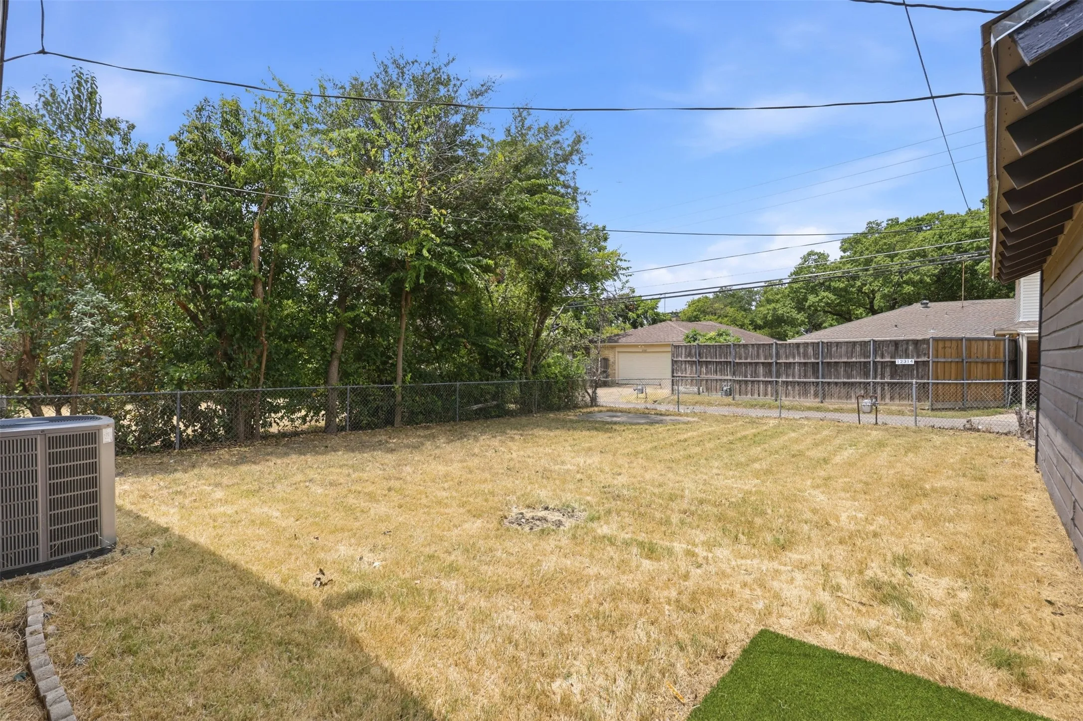 Single Family Residence For Sale in Dallas County , 12319 Sunland Street, Dallas, Texas 75218, 3 Bedroom, 3 Bathroom, 2 Garage spaces, 1,669 Sqft, built in 1962, mls#21339057, Real Estate Agent in Dallas, Homes For Sale in Dallas county, Homes For Sale in Dallas, Realtor in Dallas Texas, Real Estate Brokerage Independent Realty Texas, Luminita Cordes Realtor