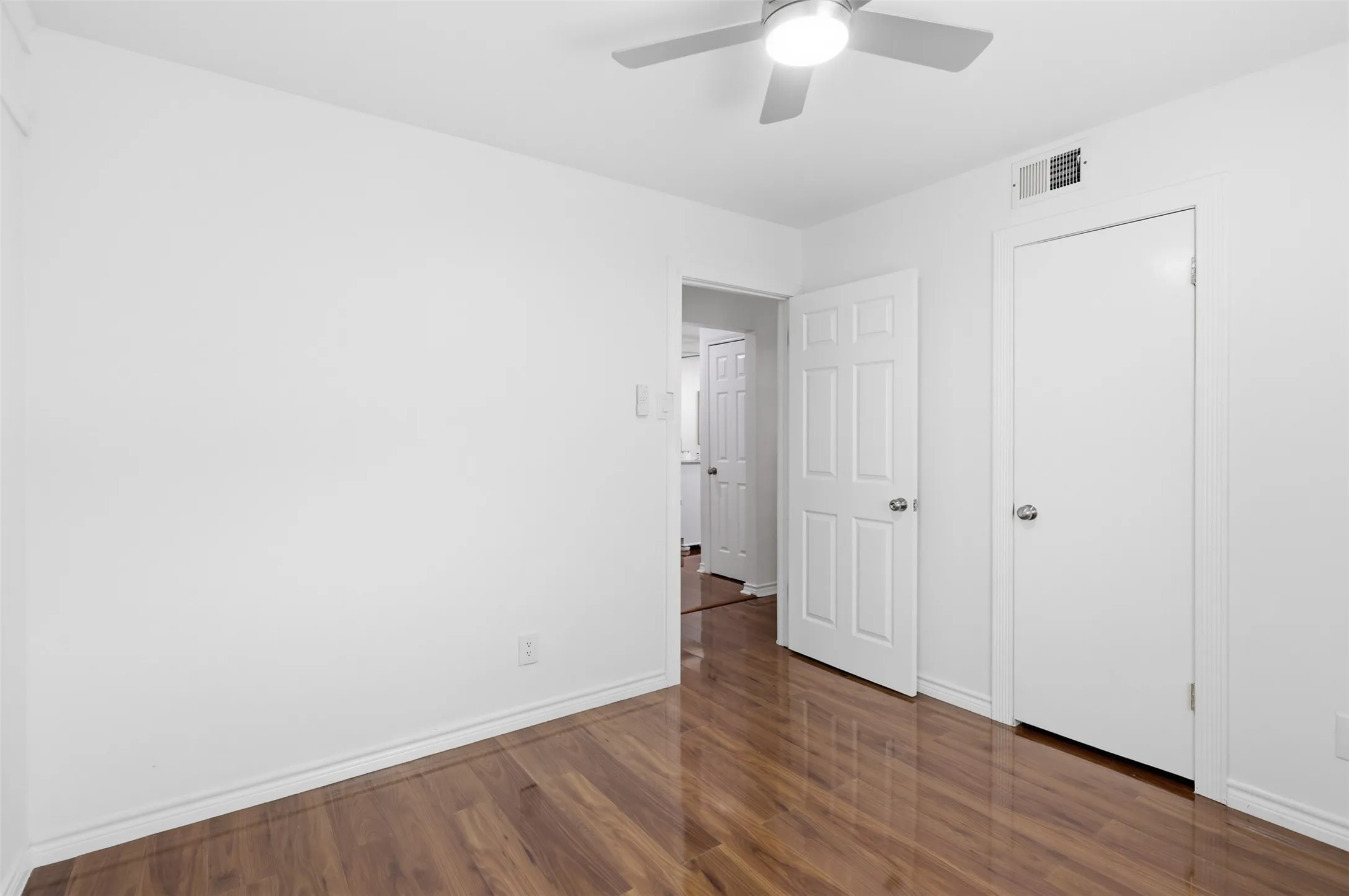 Single Family Residence For Sale in Dallas County , 12319 Sunland Street, Dallas, Texas 75218, 3 Bedroom, 3 Bathroom, 2 Garage spaces, 1,669 Sqft, built in 1962, mls#21339057, Real Estate Agent in Dallas, Homes For Sale in Dallas county, Homes For Sale in Dallas, Realtor in Dallas Texas, Real Estate Brokerage Independent Realty Texas, Luminita Cordes Realtor
