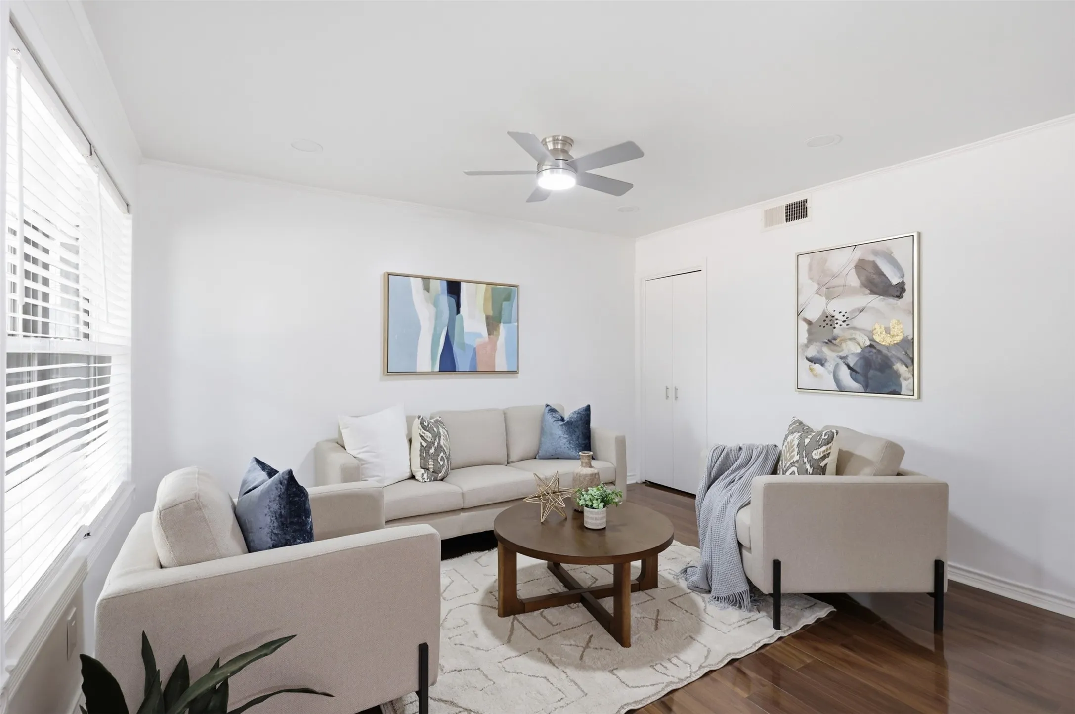 Single Family Residence For Sale in Dallas County , 12319 Sunland Street, Dallas, Texas 75218, 3 Bedroom, 3 Bathroom, 2 Garage spaces, 1,669 Sqft, built in 1962, mls#21339057, Real Estate Agent in Dallas, Homes For Sale in Dallas county, Homes For Sale in Dallas, Realtor in Dallas Texas, Real Estate Brokerage Independent Realty Texas, Luminita Cordes Realtor