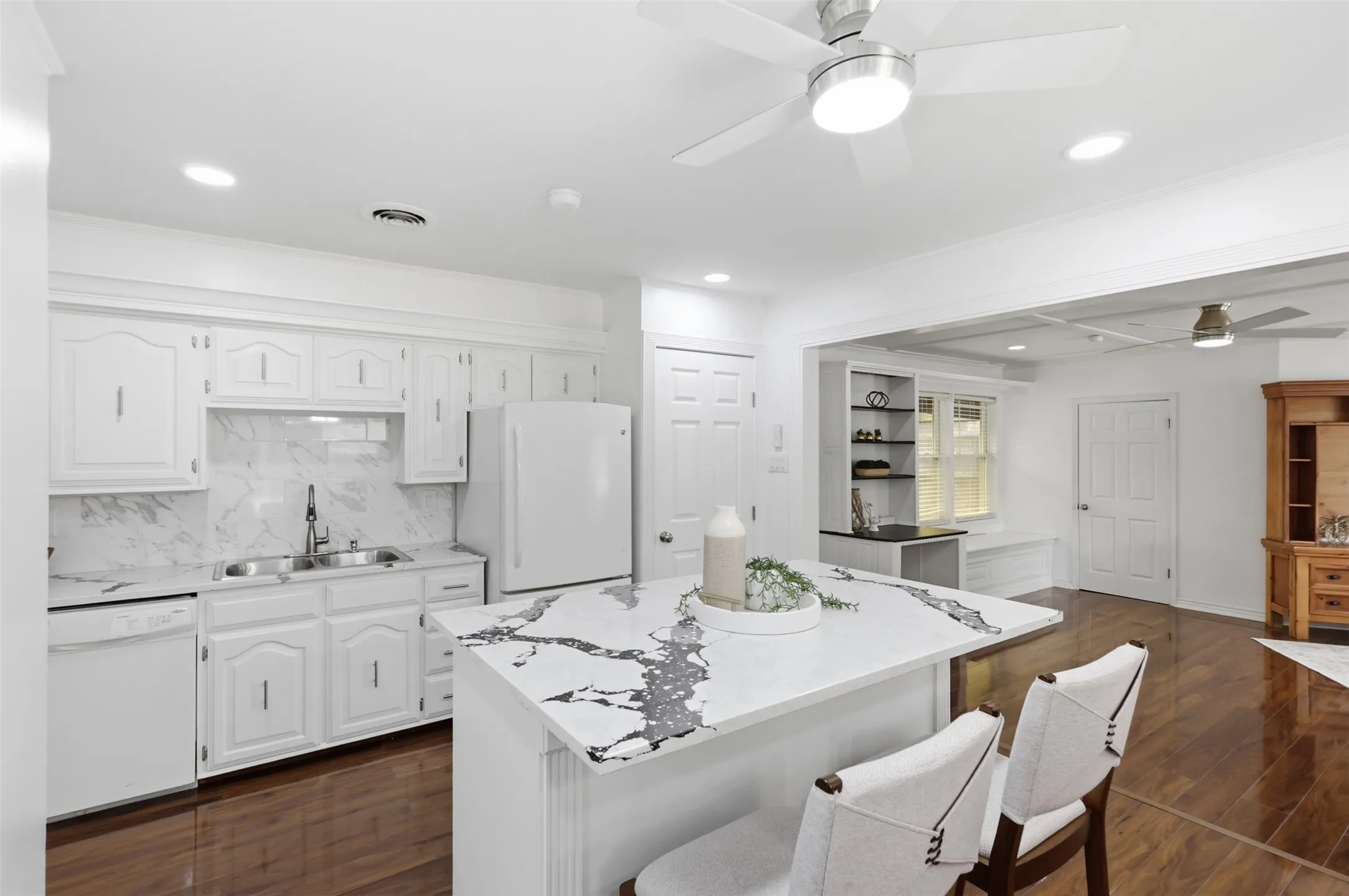 Single Family Residence For Sale in Dallas County , 12319 Sunland Street, Dallas, Texas 75218, 3 Bedroom, 3 Bathroom, 2 Garage spaces, 1,669 Sqft, built in 1962, mls#21339057, Real Estate Agent in Dallas, Homes For Sale in Dallas county, Homes For Sale in Dallas, Realtor in Dallas Texas, Real Estate Brokerage Independent Realty Texas, Luminita Cordes Realtor