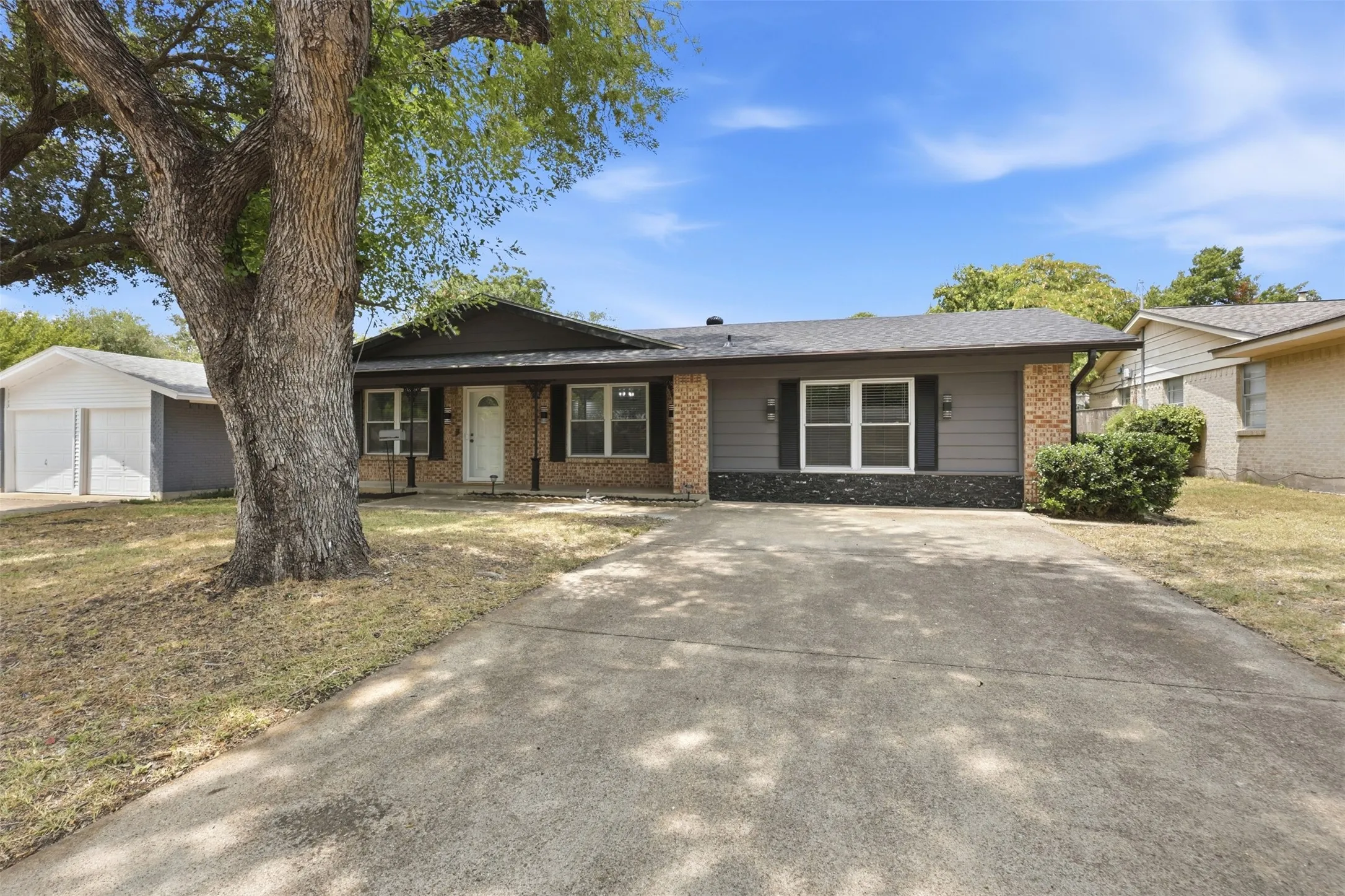 Single Family Residence For Sale in Dallas County , 12319 Sunland Street, Dallas, Texas 75218, 3 Bedroom, 3 Bathroom, 2 Garage spaces, 1,669 Sqft, built in 1962, mls#21339057, Real Estate Agent in Dallas, Homes For Sale in Dallas county, Homes For Sale in Dallas, Realtor in Dallas Texas, Real Estate Brokerage Independent Realty Texas, Luminita Cordes Realtor