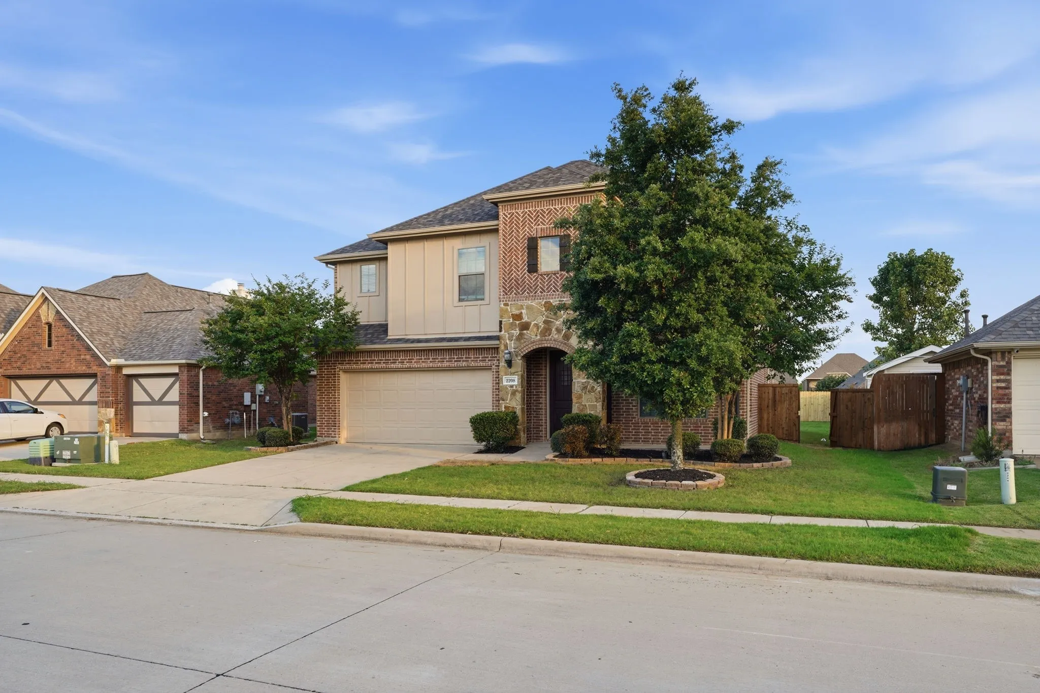 Single Family Residence For Rent in Denton County , 2208 Gregory Creek Drive, Little Elm, Texas 75068, 5 Bedroom, 3 Bathroom, 2 Garage spaces, 3,262 Sqft, built in 2014, mls#21351509, Real Estate Agent in Little Elm, Homes For Rent in Denton county, Homes For Rent in Little Elm, Realtor in Little Elm Texas, Real Estate Brokerage Independent Realty Texas, Luminita Cordes Realtor