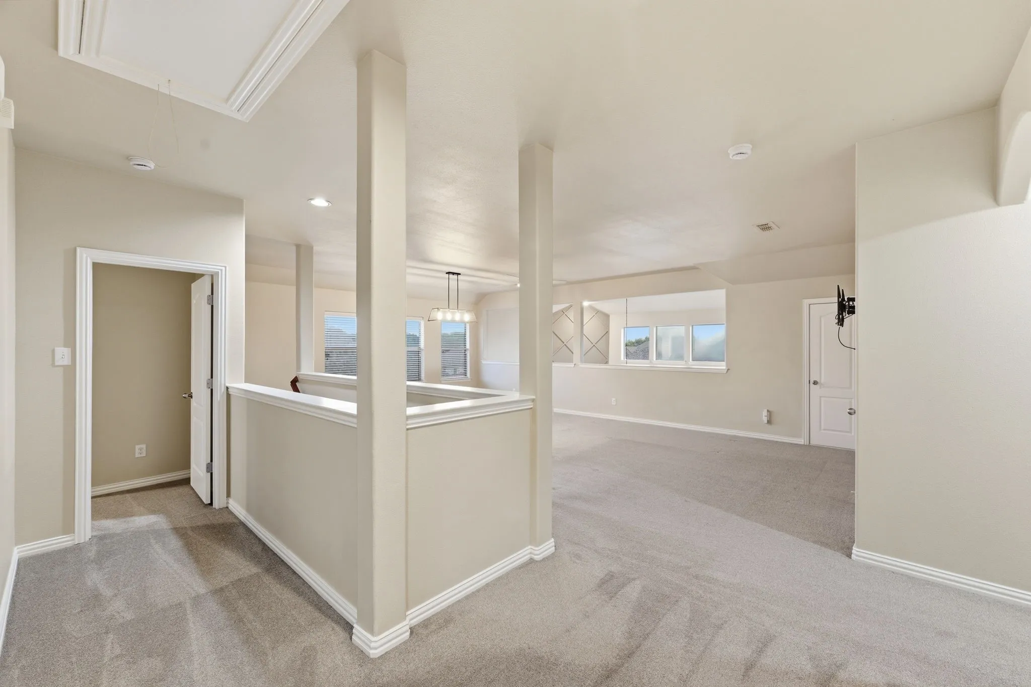 Single Family Residence For Rent in Denton County , 2208 Gregory Creek Drive, Little Elm, Texas 75068, 5 Bedroom, 3 Bathroom, 2 Garage spaces, 3,262 Sqft, built in 2014, mls#21351509, Real Estate Agent in Little Elm, Homes For Rent in Denton county, Homes For Rent in Little Elm, Realtor in Little Elm Texas, Real Estate Brokerage Independent Realty Texas, Luminita Cordes Realtor