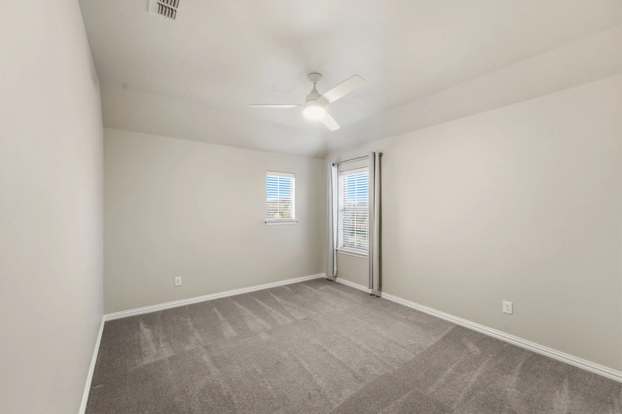 Single Family Residence For Rent in Denton County , 2208 Gregory Creek Drive, Little Elm, Texas 75068, 5 Bedroom, 3 Bathroom, 2 Garage spaces, 3,262 Sqft, built in 2014, mls#21351509, Real Estate Agent in Little Elm, Homes For Rent in Denton county, Homes For Rent in Little Elm, Realtor in Little Elm Texas, Real Estate Brokerage Independent Realty Texas, Luminita Cordes Realtor