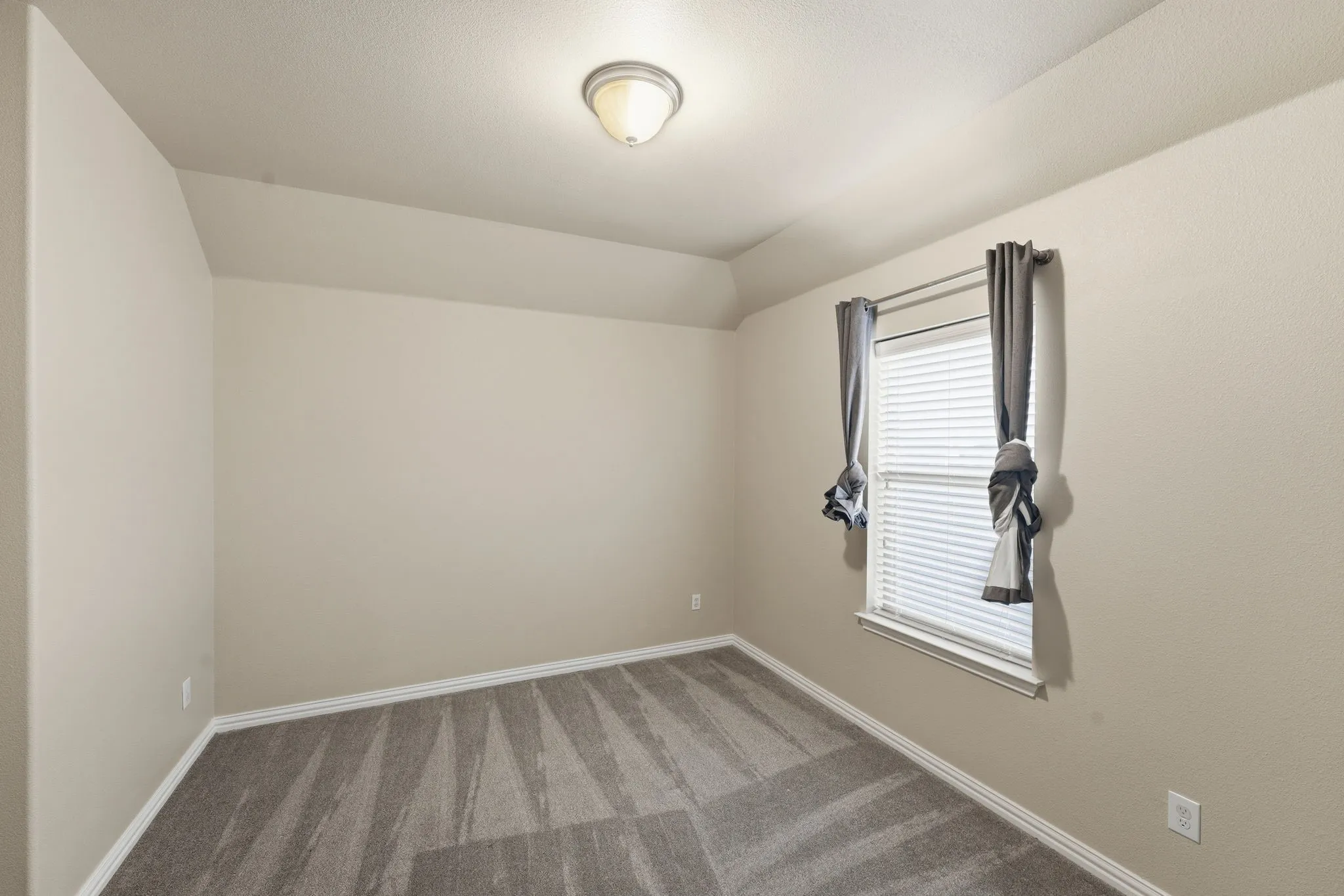 Single Family Residence For Rent in Denton County , 2208 Gregory Creek Drive, Little Elm, Texas 75068, 5 Bedroom, 3 Bathroom, 2 Garage spaces, 3,262 Sqft, built in 2014, mls#21351509, Real Estate Agent in Little Elm, Homes For Rent in Denton county, Homes For Rent in Little Elm, Realtor in Little Elm Texas, Real Estate Brokerage Independent Realty Texas, Luminita Cordes Realtor