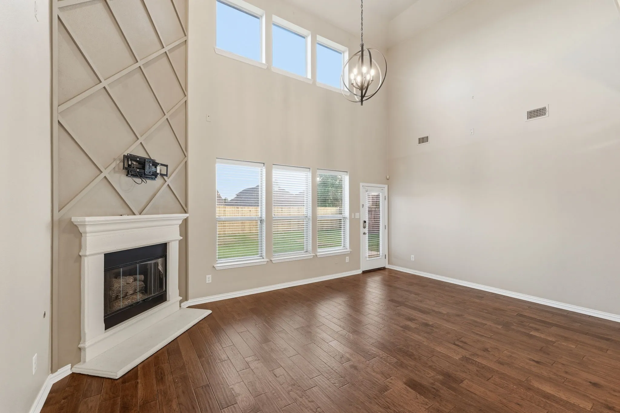 Single Family Residence For Rent in Denton County , 2208 Gregory Creek Drive, Little Elm, Texas 75068, 5 Bedroom, 3 Bathroom, 2 Garage spaces, 3,262 Sqft, built in 2014, mls#21351509, Real Estate Agent in Little Elm, Homes For Rent in Denton county, Homes For Rent in Little Elm, Realtor in Little Elm Texas, Real Estate Brokerage Independent Realty Texas, Luminita Cordes Realtor