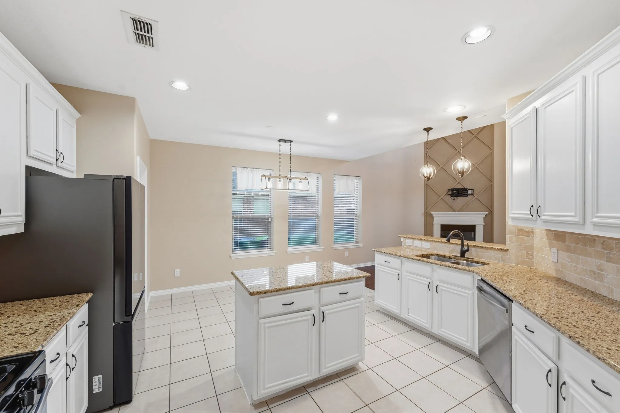 Single Family Residence For Rent in Denton County , 2208 Gregory Creek Drive, Little Elm, Texas 75068, 5 Bedroom, 3 Bathroom, 2 Garage spaces, 3,262 Sqft, built in 2014, mls#21351509, Real Estate Agent in Little Elm, Homes For Rent in Denton county, Homes For Rent in Little Elm, Realtor in Little Elm Texas, Real Estate Brokerage Independent Realty Texas, Luminita Cordes Realtor