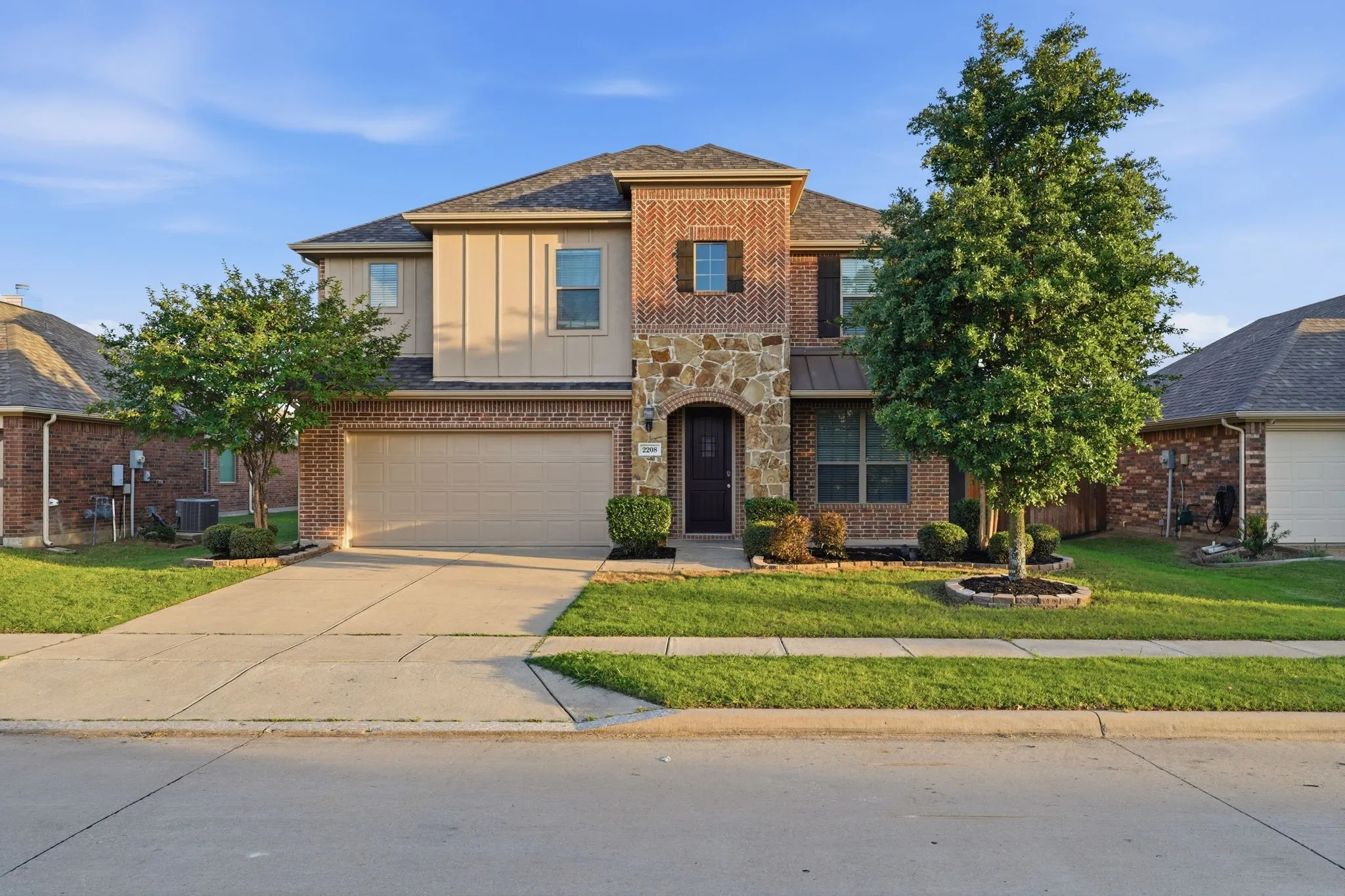 Single Family Residence For Rent in Denton County , 2208 Gregory Creek Drive, Little Elm, Texas 75068, 5 Bedroom, 3 Bathroom, 2 Garage spaces, 3,262 Sqft, built in 2014, mls#21351509, Real Estate Agent in Little Elm, Homes For Rent in Denton county, Homes For Rent in Little Elm, Realtor in Little Elm Texas, Real Estate Brokerage Independent Realty Texas, Luminita Cordes Realtor