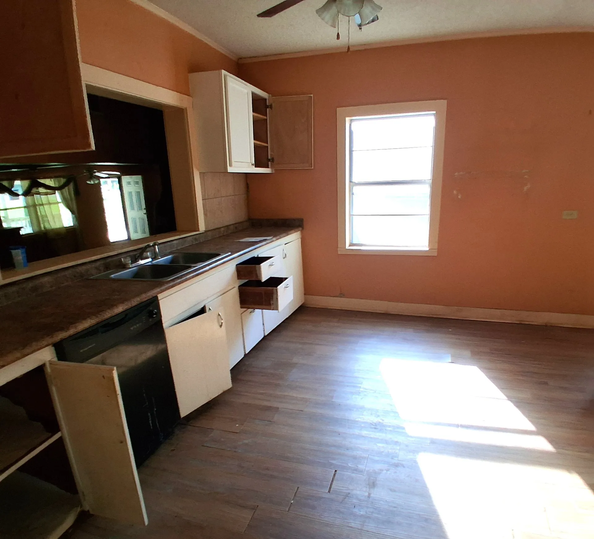 Single Family Residence For Sale in Cass County , 3200 Fm 1399, Linden, Texas 75563, 4 Bedroom, 3 Bathroom, Garage spaces, 2,224 Sqft, built in 1980, mls#21345995, Real Estate Agent in Linden, Homes For Sale in Cass county, Homes For Sale in Linden, Realtor in Linden Texas, Real Estate Brokerage Independent Realty Texas, Luminita Cordes Realtor