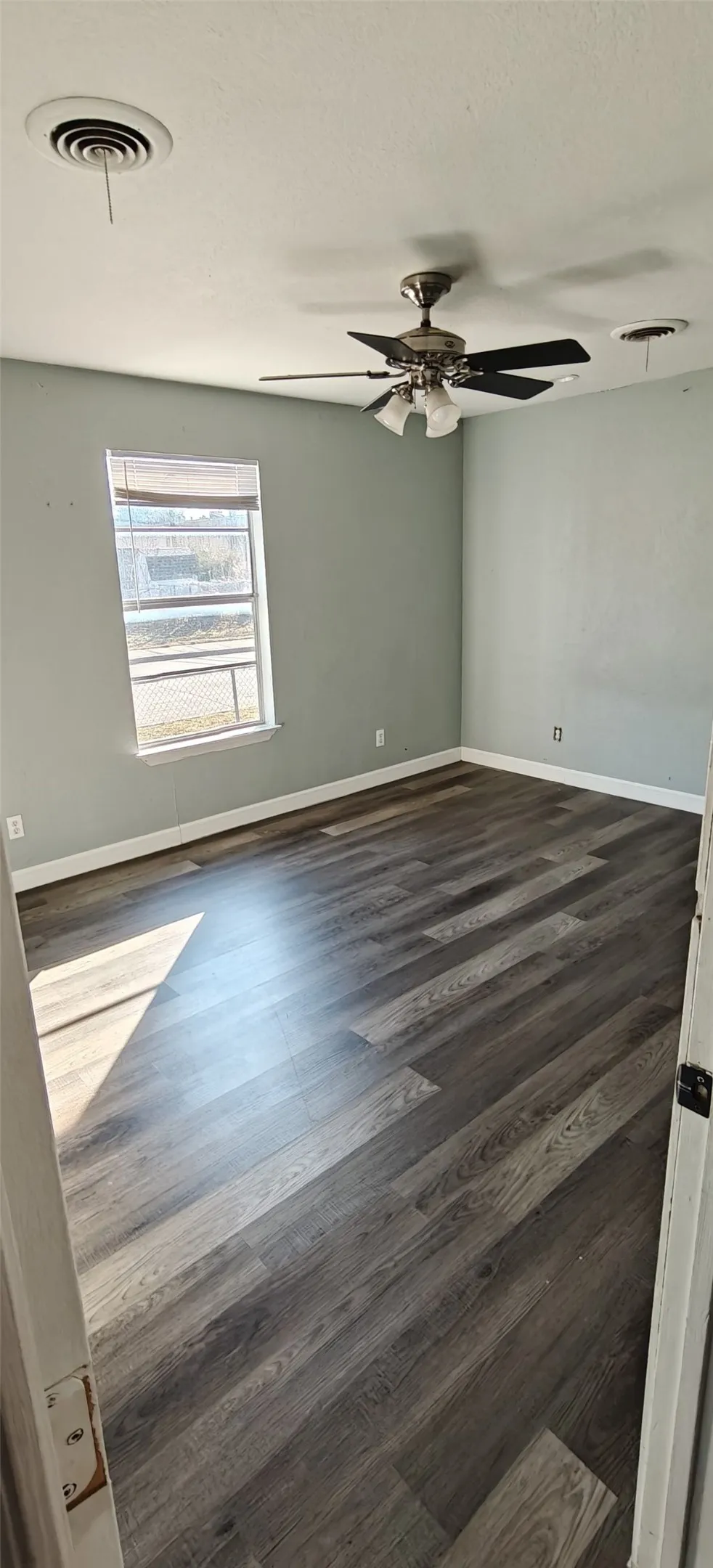 Single Family Residence For Rent in Tarrant County , 2532 Ryan Avenue, Fort Worth, Texas 76110, 3 Bedrooms, 2 Bathrooms, Garage spaces, 1,416 Sqft, built in 1944, Price $2,100, mls#21350993, Real Estate Agent in Fort Worth, Homes For Rent in Tarrant county, Homes For Rent in Fort Worth, Realtor in Fort Worth Texas, Real Estate Brokerage Independent Realty Texas, Luminita Cordes Realtor