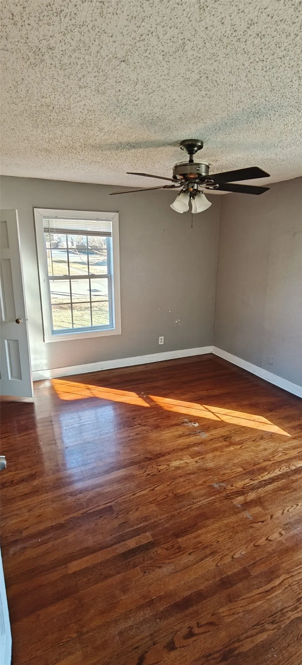 Single Family Residence For Rent in Tarrant County , 2532 Ryan Avenue, Fort Worth, Texas 76110, 3 Bedrooms, 2 Bathrooms, Garage spaces, 1,416 Sqft, built in 1944, Price $2,100, mls#21350993, Real Estate Agent in Fort Worth, Homes For Rent in Tarrant county, Homes For Rent in Fort Worth, Realtor in Fort Worth Texas, Real Estate Brokerage Independent Realty Texas, Luminita Cordes Realtor