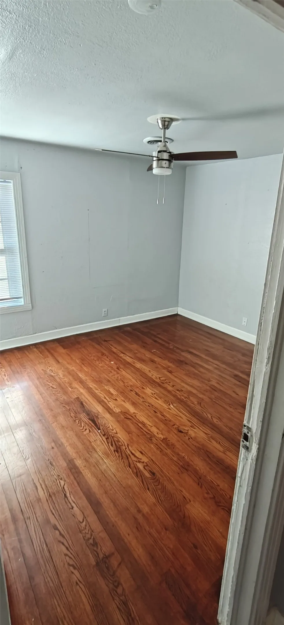 Single Family Residence For Rent in Tarrant County , 2532 Ryan Avenue, Fort Worth, Texas 76110, 3 Bedrooms, 2 Bathrooms, Garage spaces, 1,416 Sqft, built in 1944, Price $2,100, mls#21350993, Real Estate Agent in Fort Worth, Homes For Rent in Tarrant county, Homes For Rent in Fort Worth, Realtor in Fort Worth Texas, Real Estate Brokerage Independent Realty Texas, Luminita Cordes Realtor