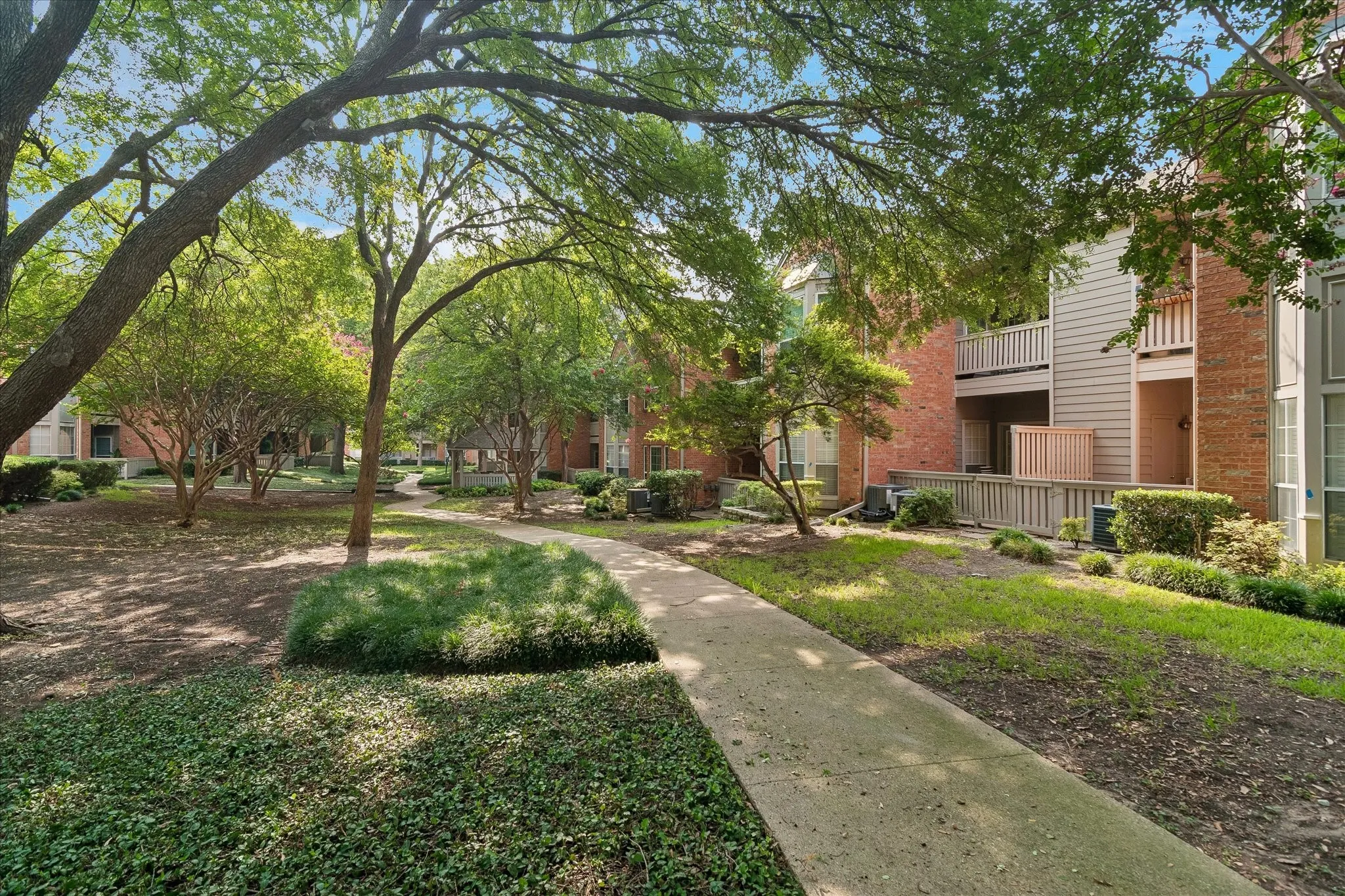 Condominium For Sale in Dallas County , 12660 Hillcrest Road 5208, Dallas, Texas 75230, 2 Bedroom, 2 Bathroom, Garage spaces, 1,144 Sqft, built in 1986, mls#21351095, Real Estate Agent in Dallas, Homes For Sale in Dallas county, Homes For Sale in Dallas, Realtor in Dallas Texas, Real Estate Brokerage Independent Realty Texas, Luminita Cordes Realtor