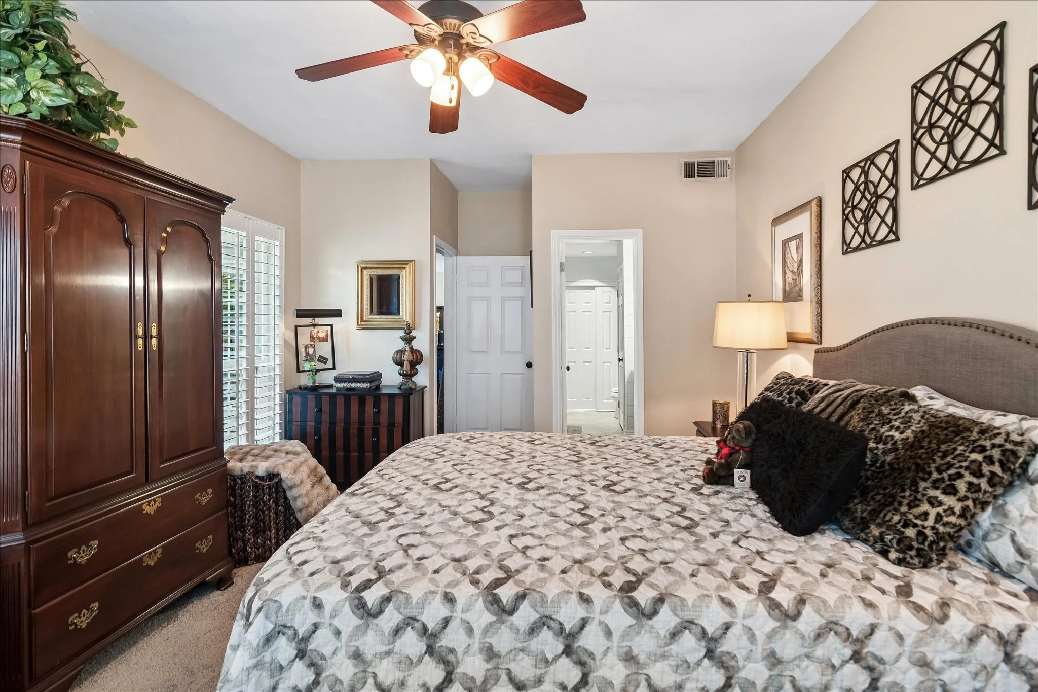 Condominium For Sale in Dallas County , 12660 Hillcrest Road 5208, Dallas, Texas 75230, 2 Bedroom, 2 Bathroom, Garage spaces, 1,144 Sqft, built in 1986, mls#21351095, Real Estate Agent in Dallas, Homes For Sale in Dallas county, Homes For Sale in Dallas, Realtor in Dallas Texas, Real Estate Brokerage Independent Realty Texas, Luminita Cordes Realtor