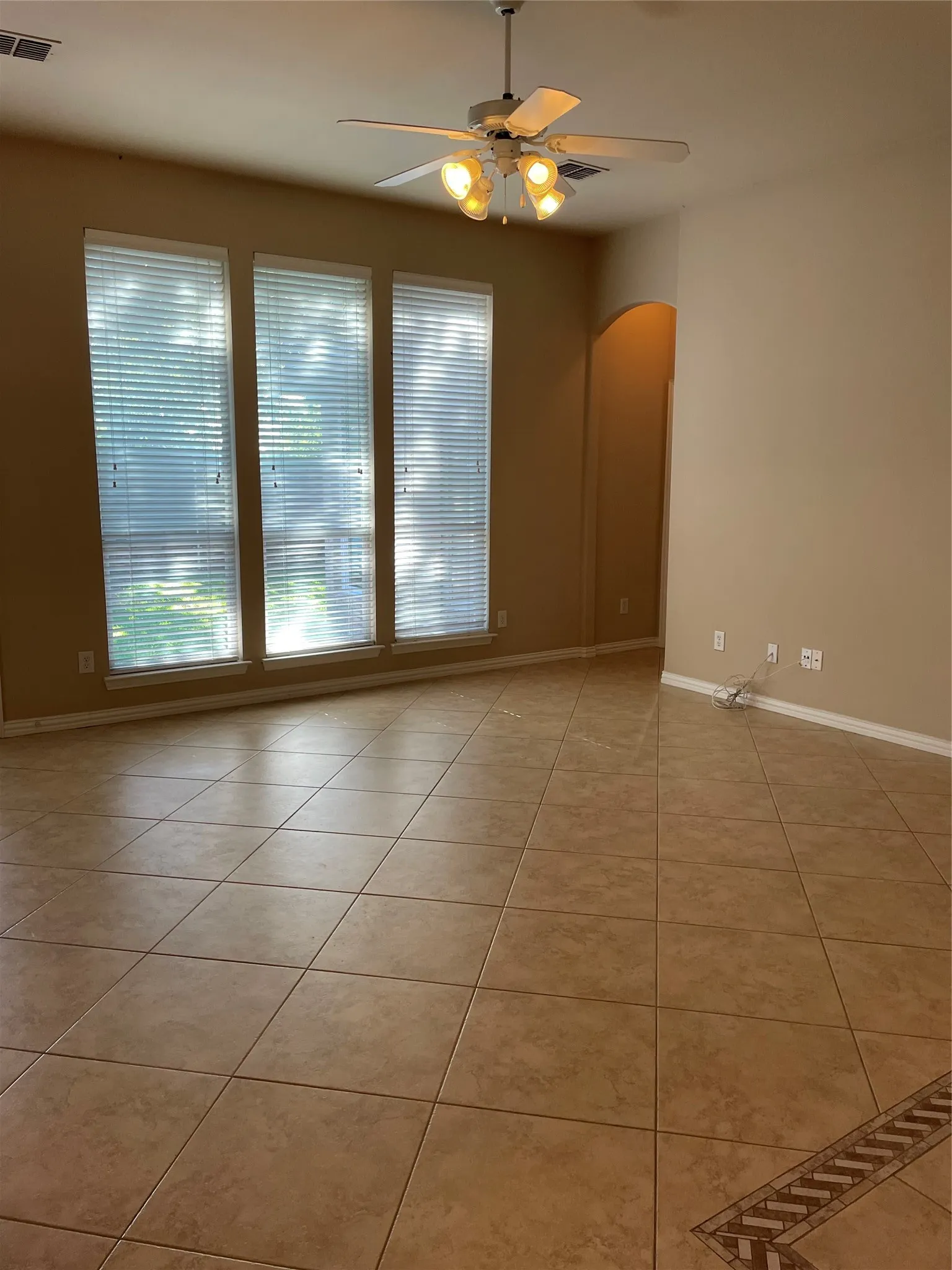 Single Family Residence For Rent in Collin County , 1004 Royal Oaks Drive, Mc Kinney, Texas 75072, 4 Bedroom, 2 Bathroom, 2 Garage spaces, 2,170 Sqft, built in 2002, mls#21351535, Real Estate Agent in Mc Kinney, Homes For Rent in Collin county, Homes For Rent in Mc Kinney, Realtor in Mc Kinney Texas, Real Estate Brokerage Independent Realty Texas, Luminita Cordes Realtor