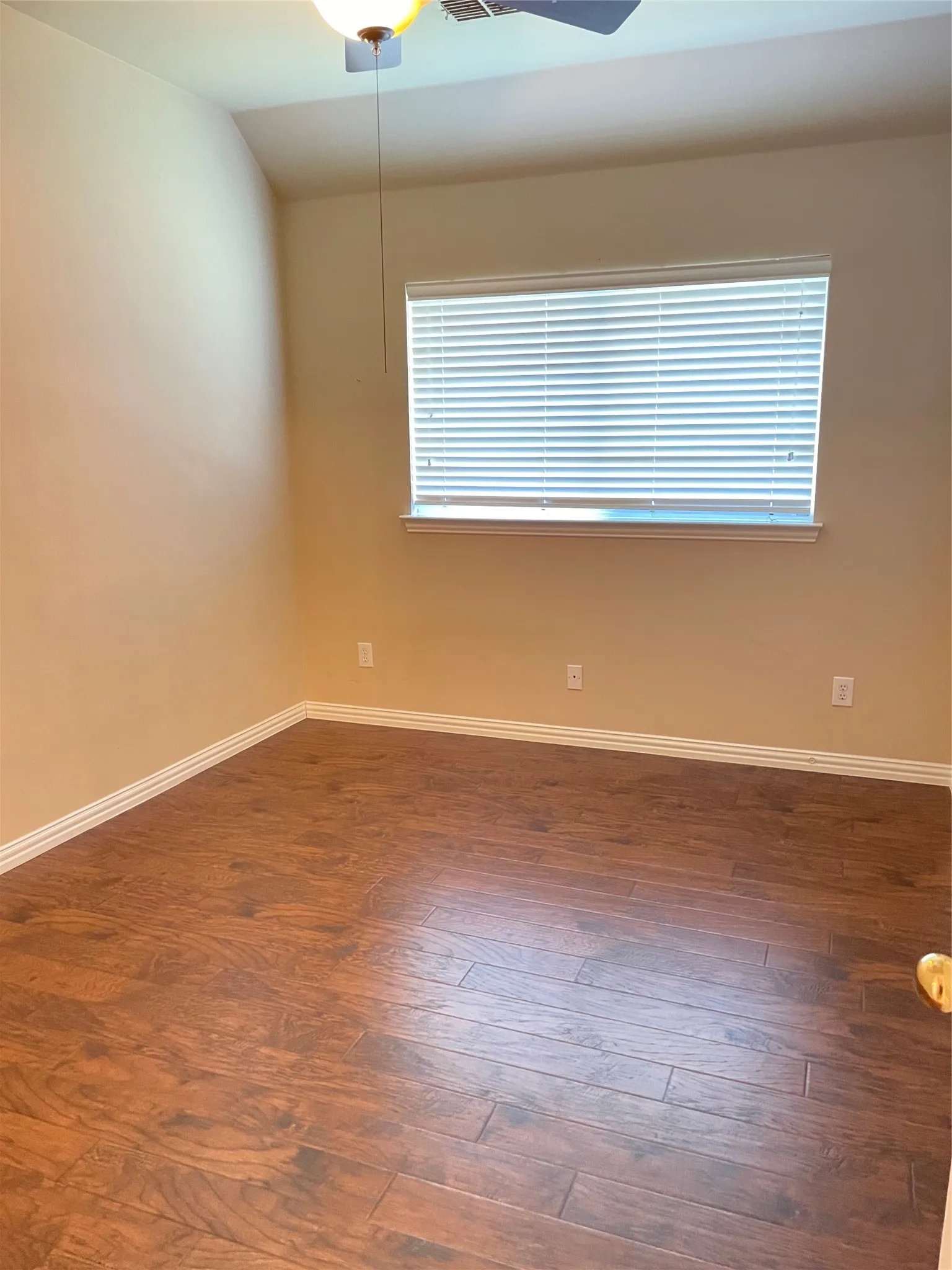 Single Family Residence For Rent in Collin County , 1004 Royal Oaks Drive, Mc Kinney, Texas 75072, 4 Bedroom, 2 Bathroom, 2 Garage spaces, 2,170 Sqft, built in 2002, mls#21351535, Real Estate Agent in Mc Kinney, Homes For Rent in Collin county, Homes For Rent in Mc Kinney, Realtor in Mc Kinney Texas, Real Estate Brokerage Independent Realty Texas, Luminita Cordes Realtor